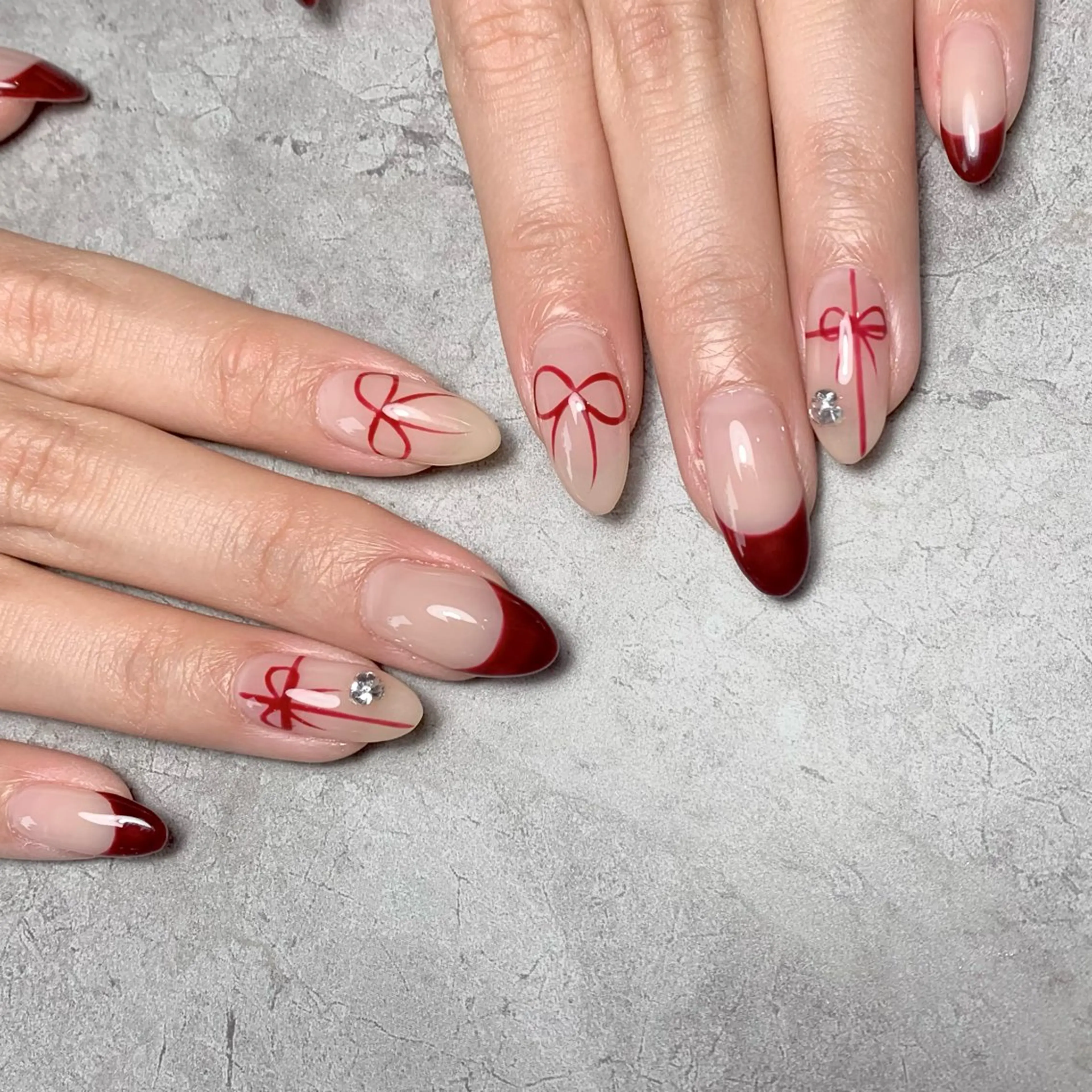 ネイル フレンチネイル ガーリー ハート キラキラネイル バレンタイン ハンドネイル Nail Salon Lillion【リリオン】所属・lillion karenのネイルデザイン