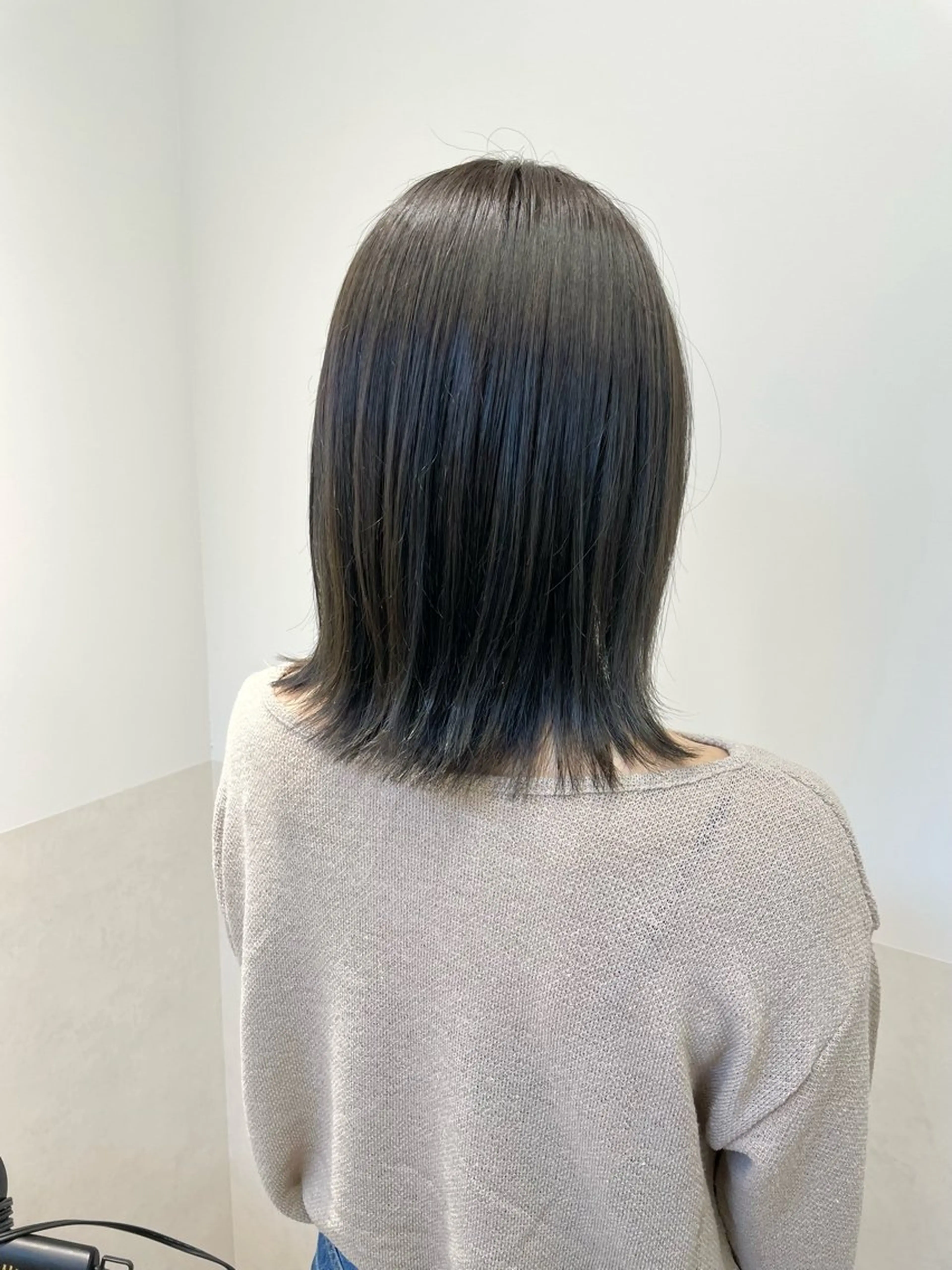 ミディアム カラー 透明感カラー グレージュ 外ハネヘア カット トリートメント ヘッドスパ SALOWIN 下北沢　No.R所属・カット・ヘアケア特化 戸高昌紀のヘアスタイル