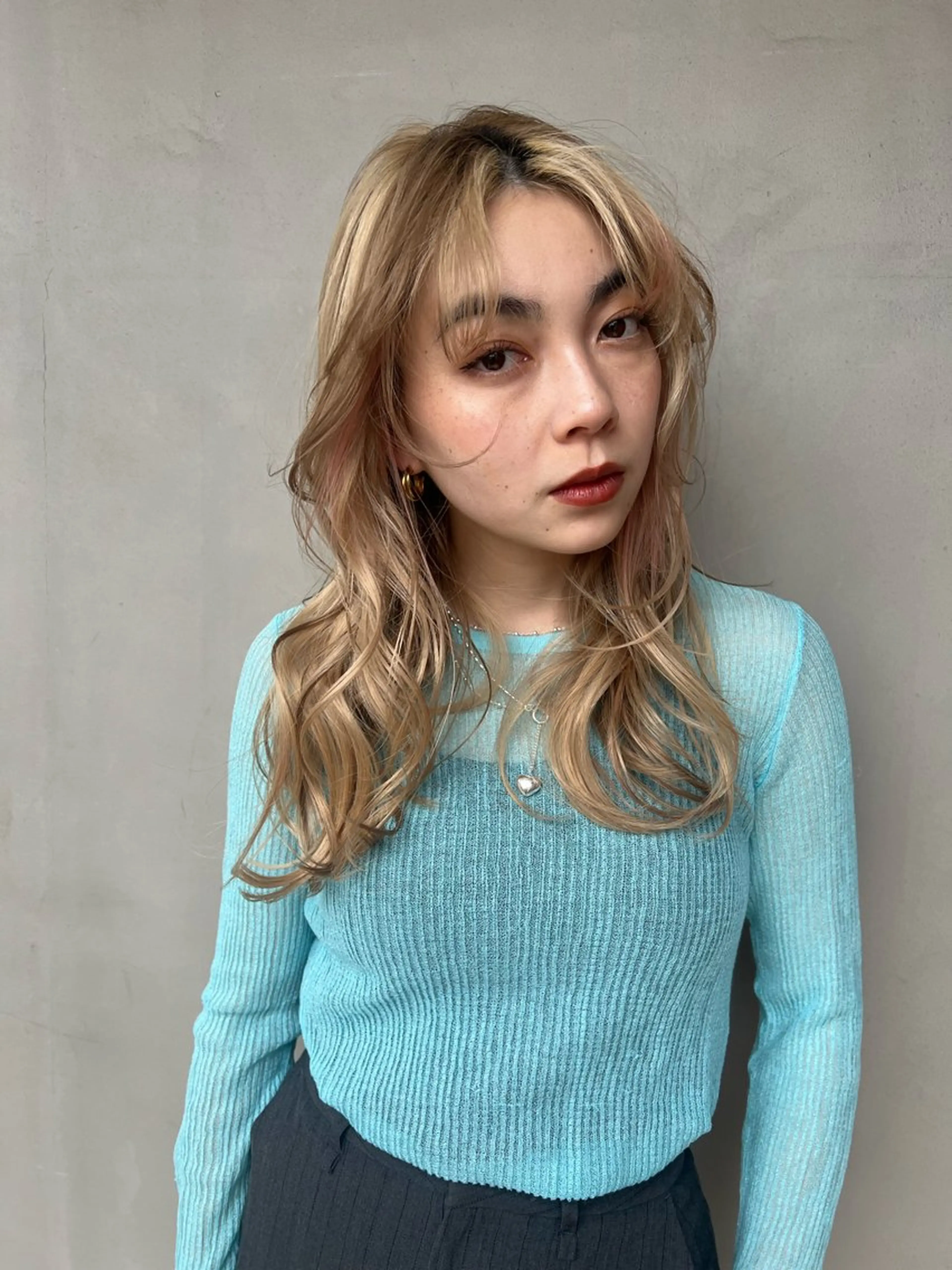 セミロング カラー ヘアアレンジ Lin'ne所属・竹内梓／パーマ ／ハイトーンのヘアスタイル