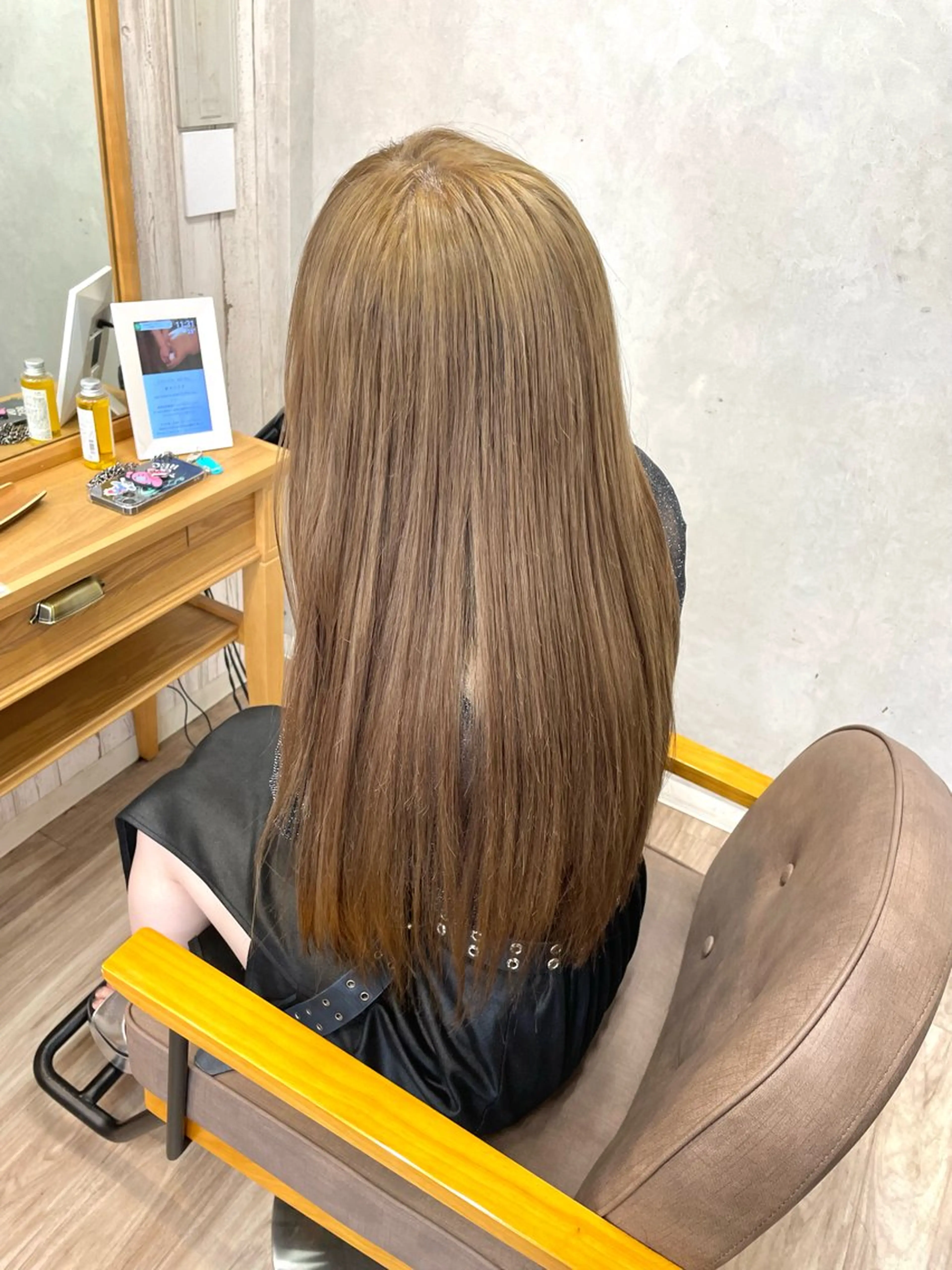 ロング カラー パーマ ヘアアレンジ ハイトーンカラー カット ヘアカラー トリートメント TELA HAIR 瑞江店所属・髪質改善⭐️透明感 片塩のヘアスタイル
