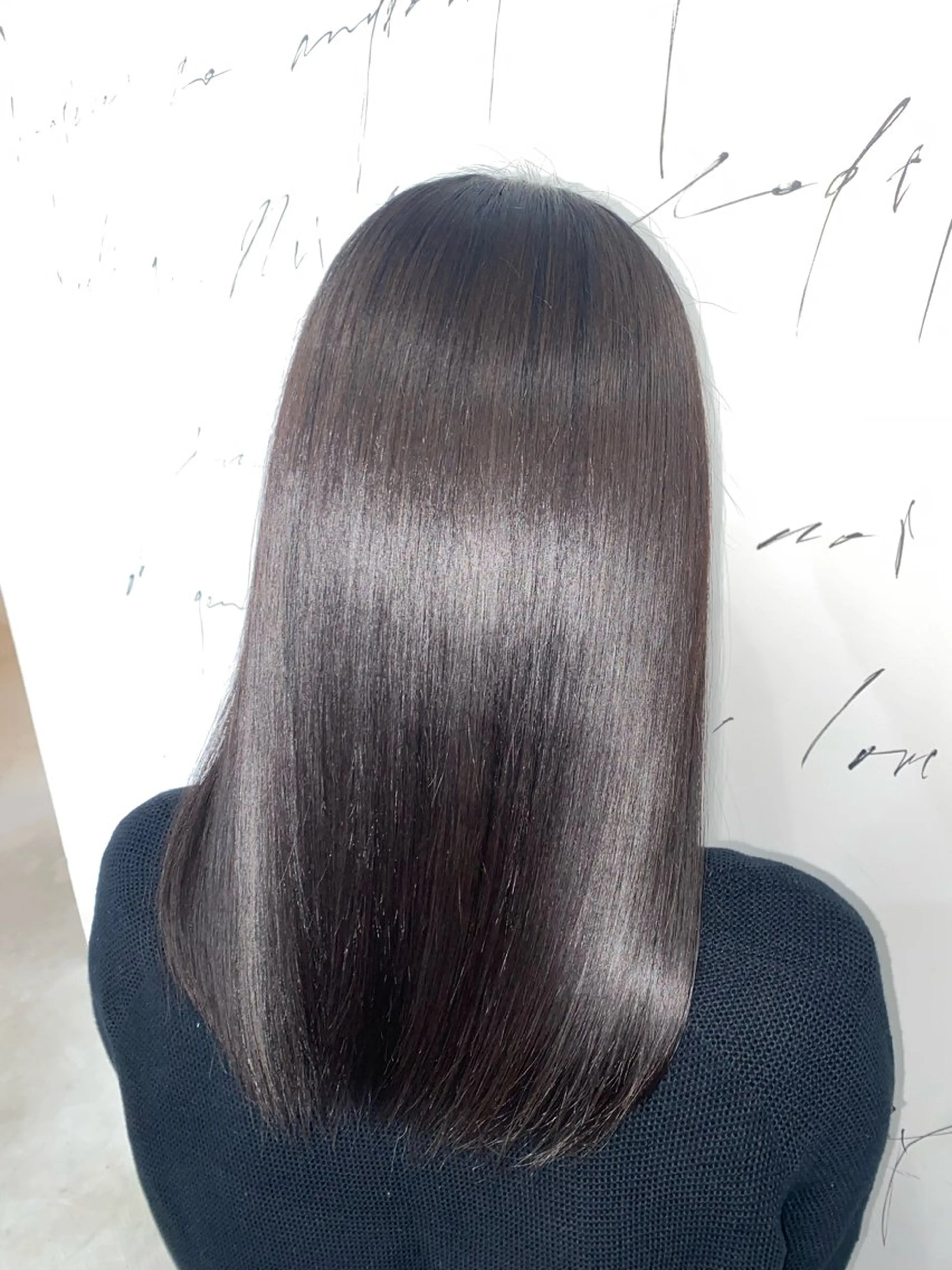 セミロング 佐藤 綾香のヘアスタイル