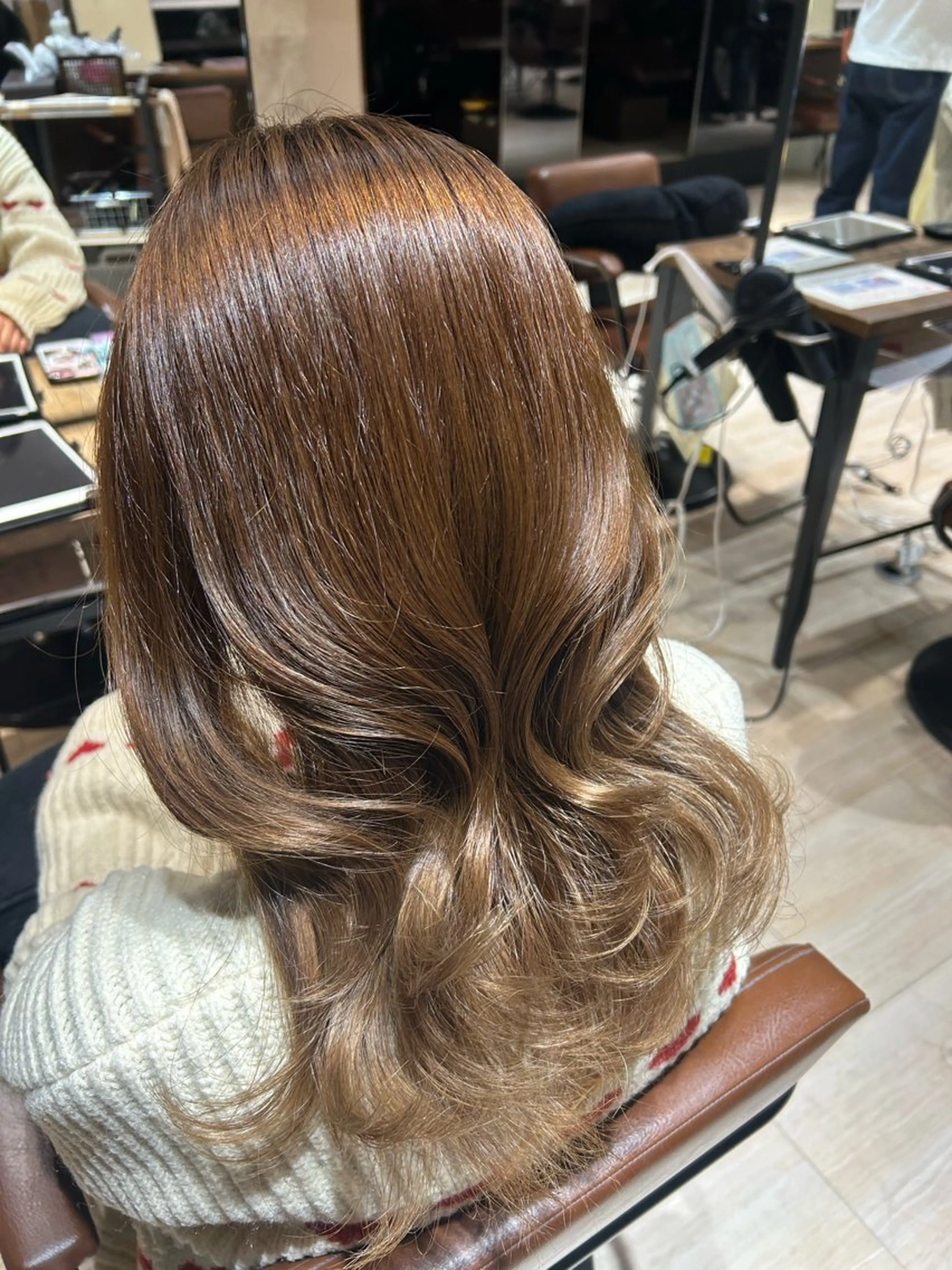 セミロング くびれヘア 🎀大竹美侑／顔まわ りカット／レイヤーのヘアスタイル