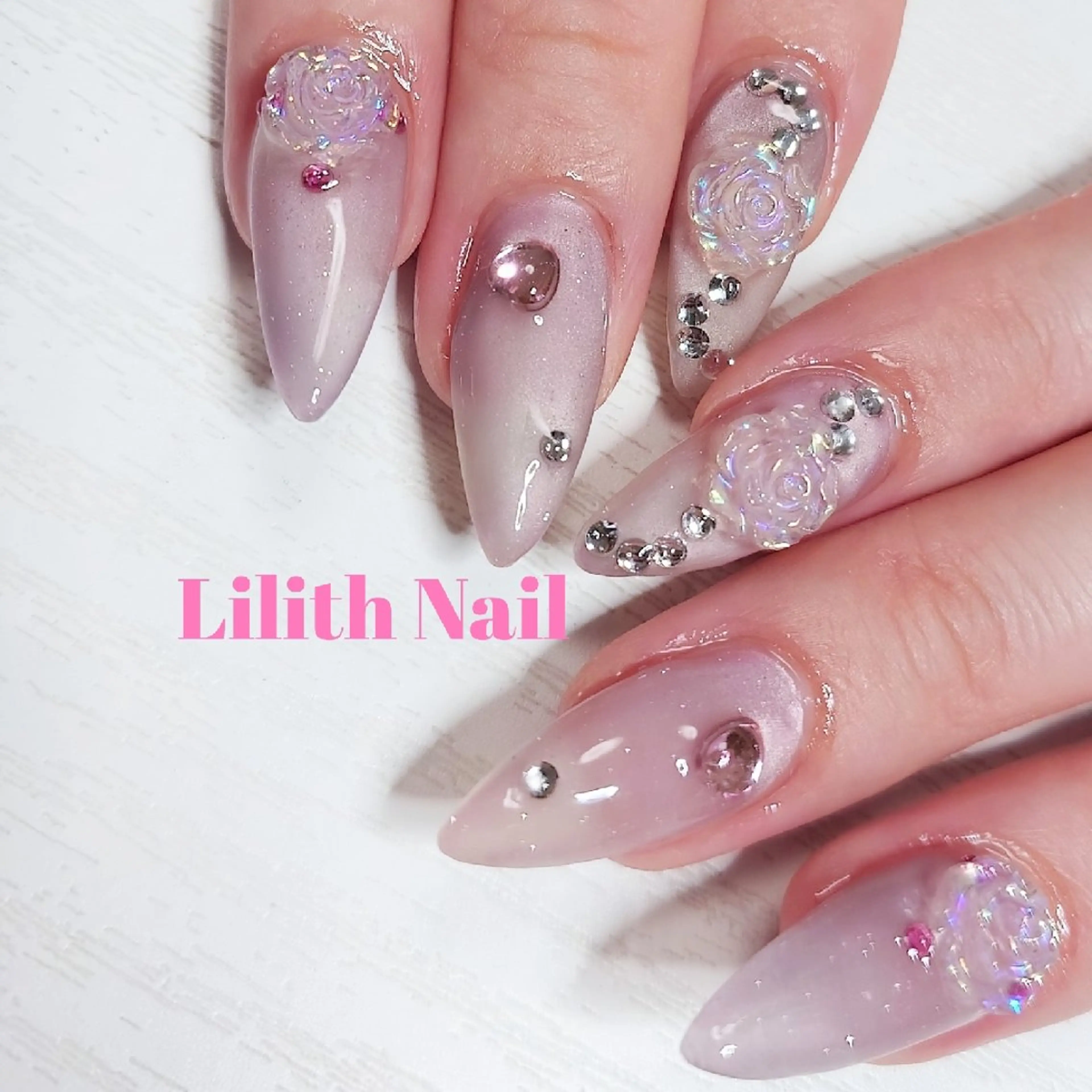 ネイル ストーンネイル ハンドネイル Lilith Nailのネイルデザイン
