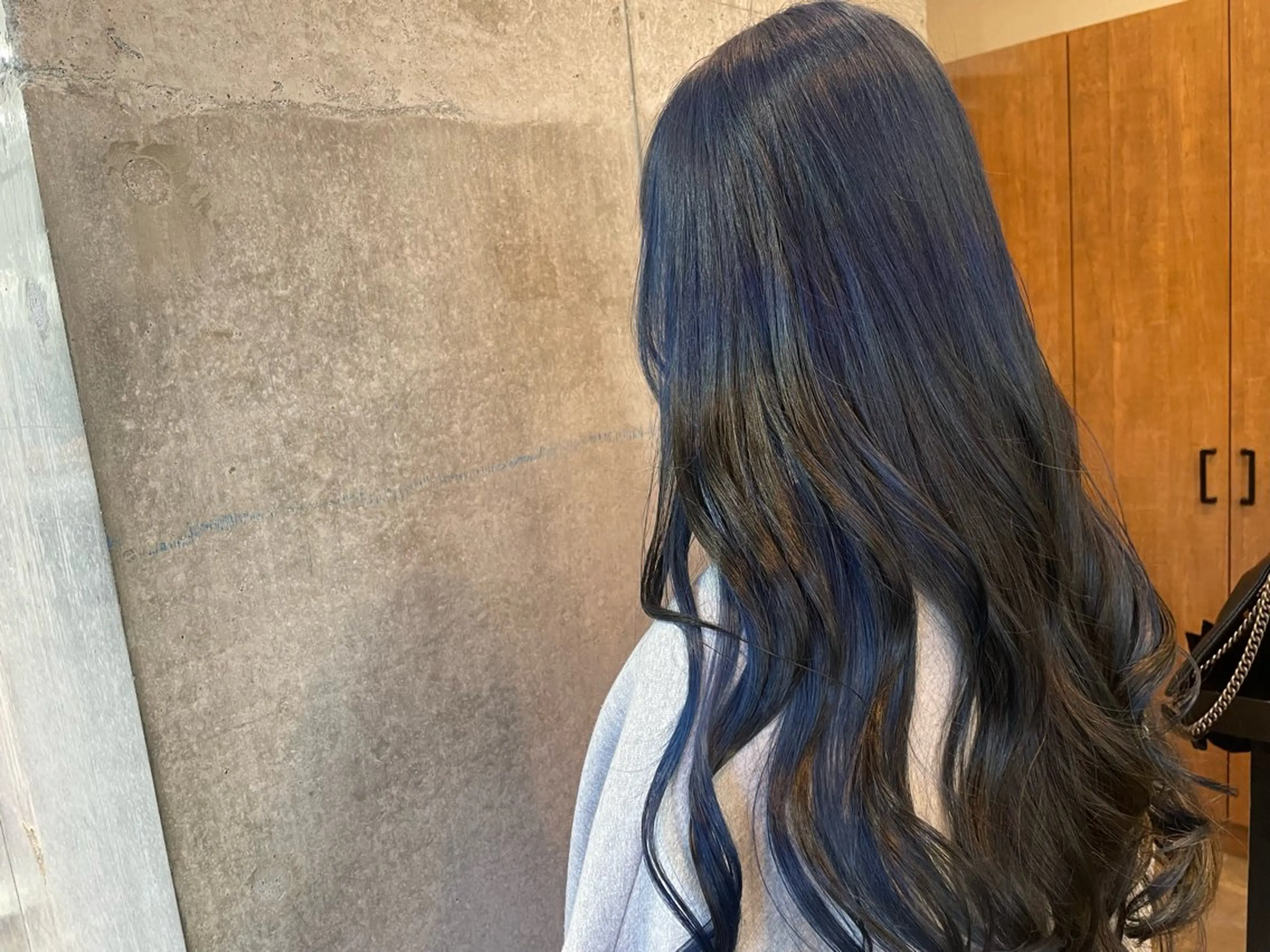 ロング カラー 塩崎 明菜のヘアスタイル