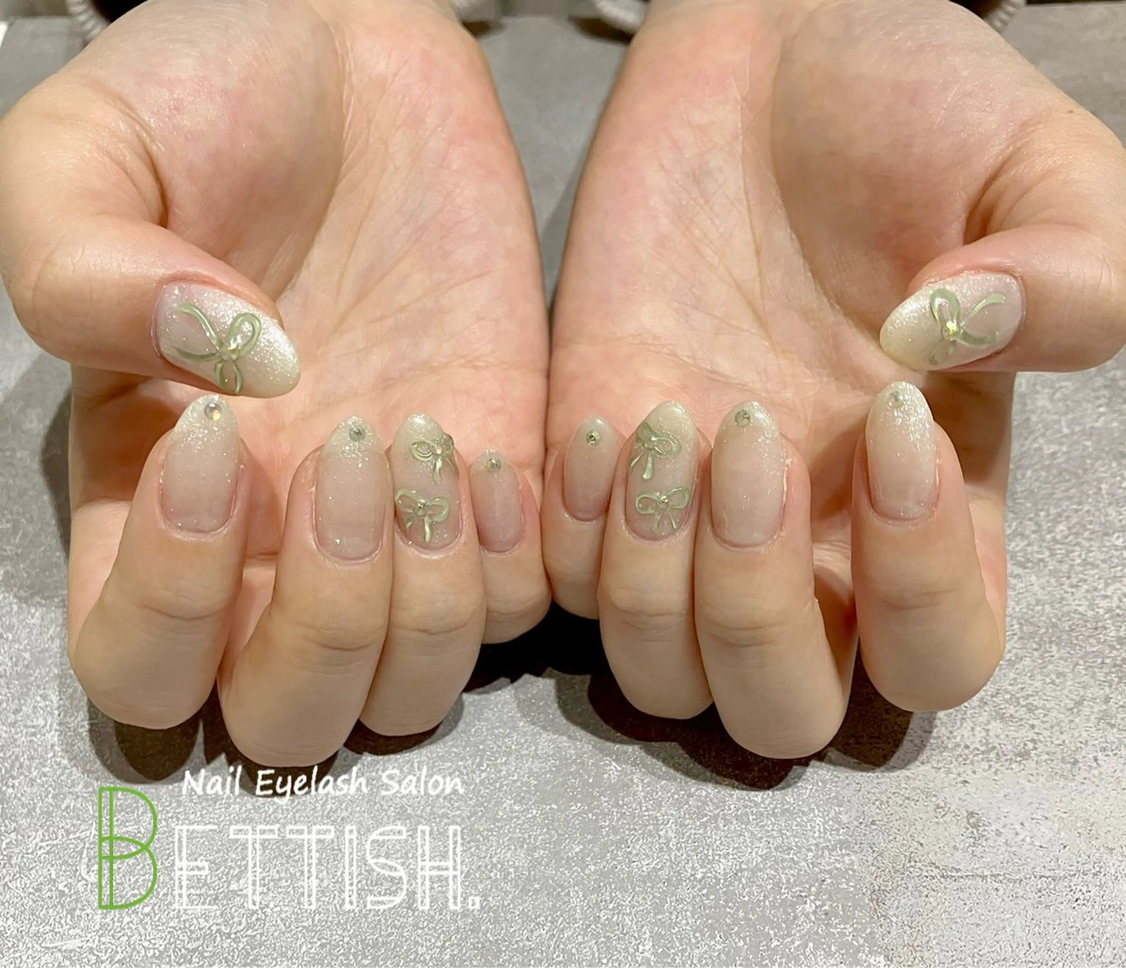 ネイル グリーン リボン ハンドネイル BETTISH. KUMIKO☺︎︎のネイルデザイン
