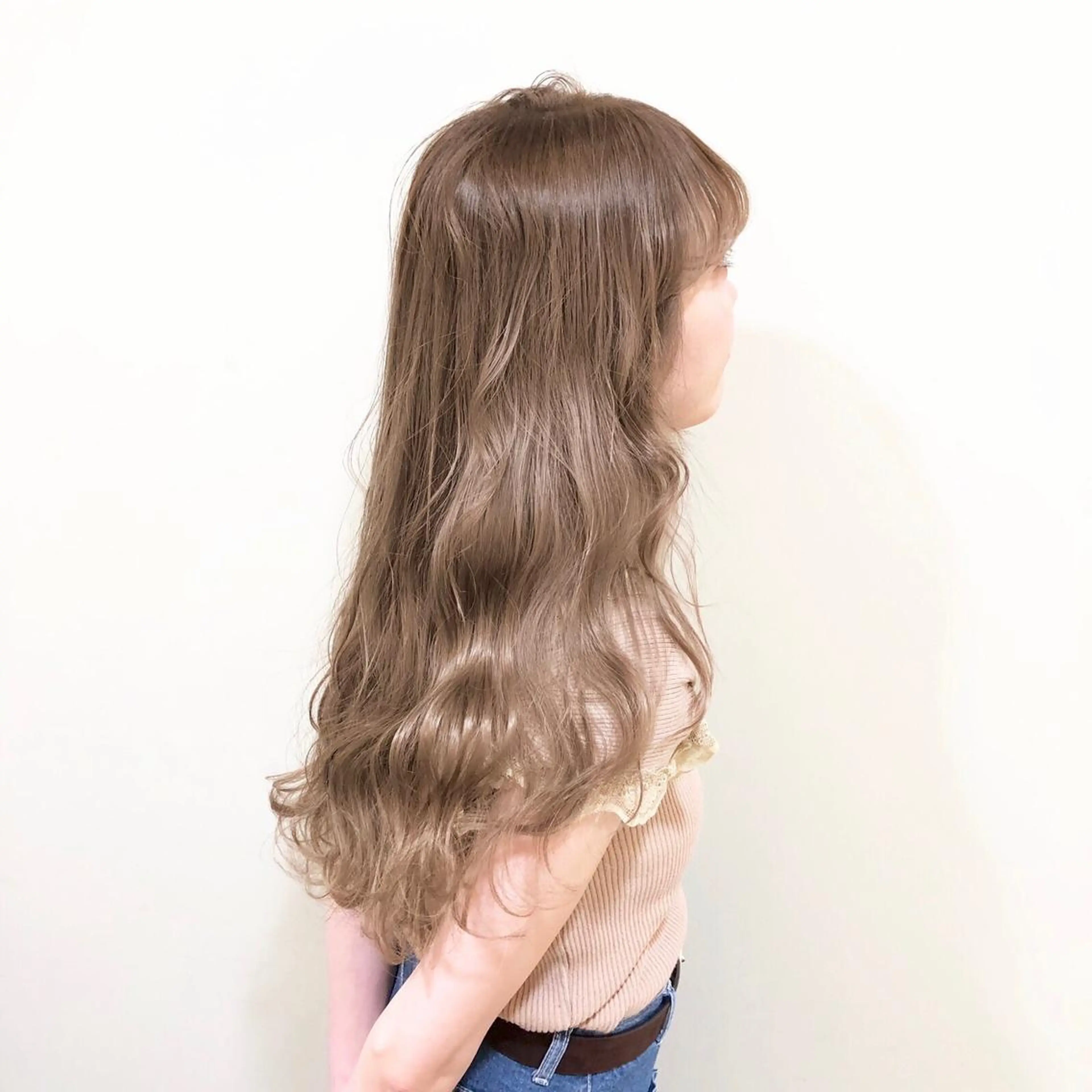 ロング カラー ANNA /艶髪/ハイトーンのヘアスタイル