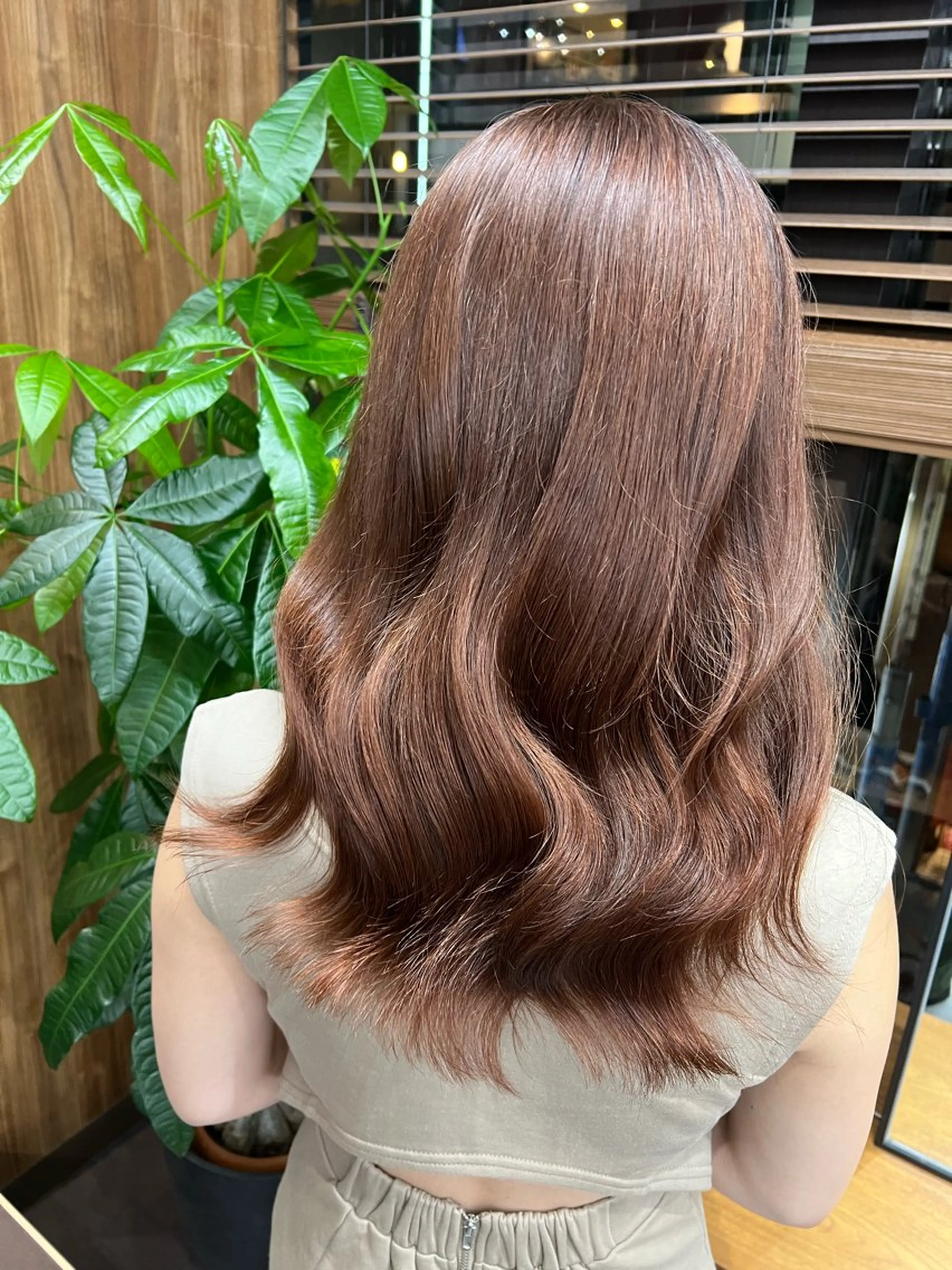 セミロング カラー ベージュカラー 透明感カラー くびれヘア ヨシンモリ いろあそび所属・12月限定🉐カット モデル募集🉐のヘアスタイル