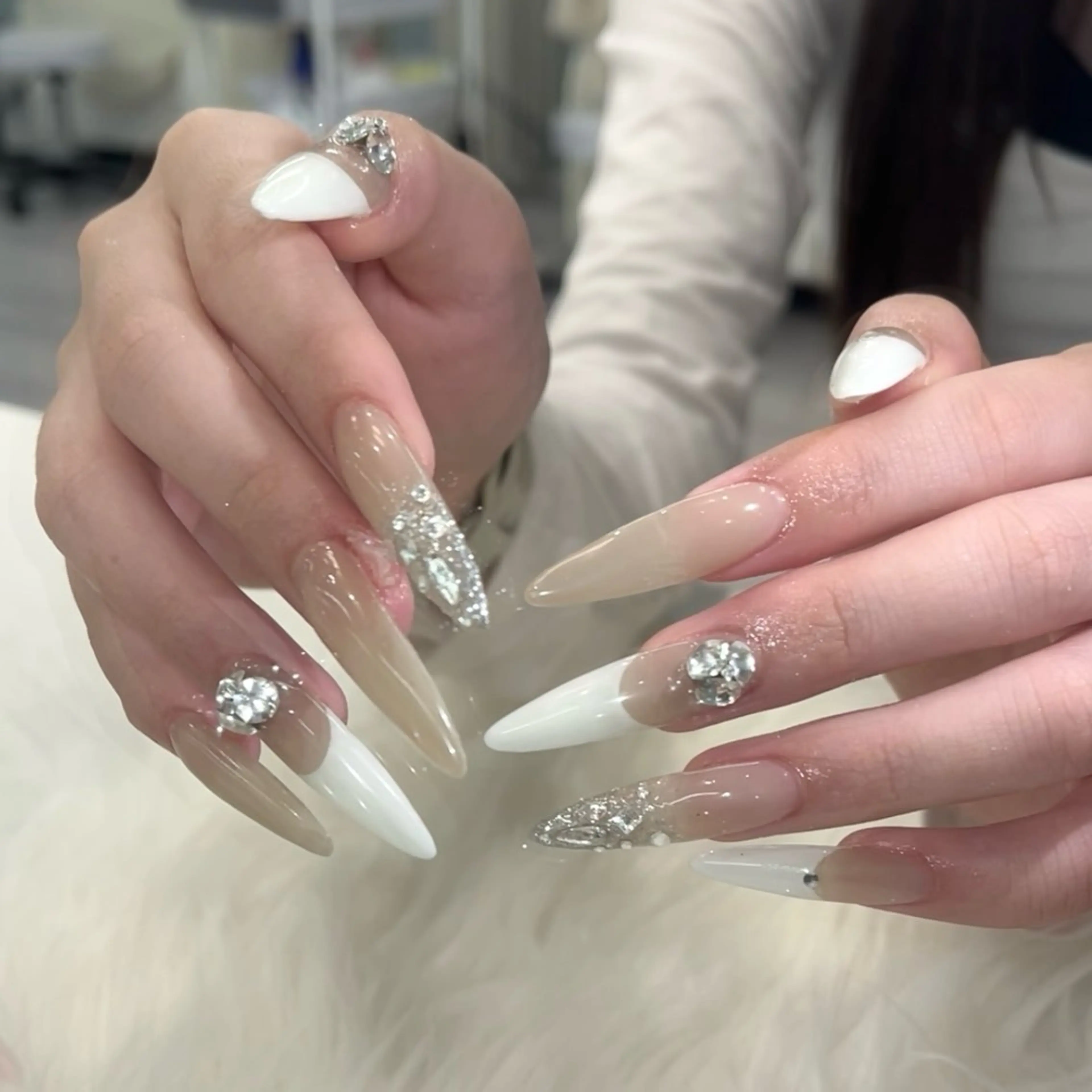 ネイル 長さ出し フレンチネイル ロングネイル 冬ネイル ハンドネイル eight nail 春菜のネイルデザイン