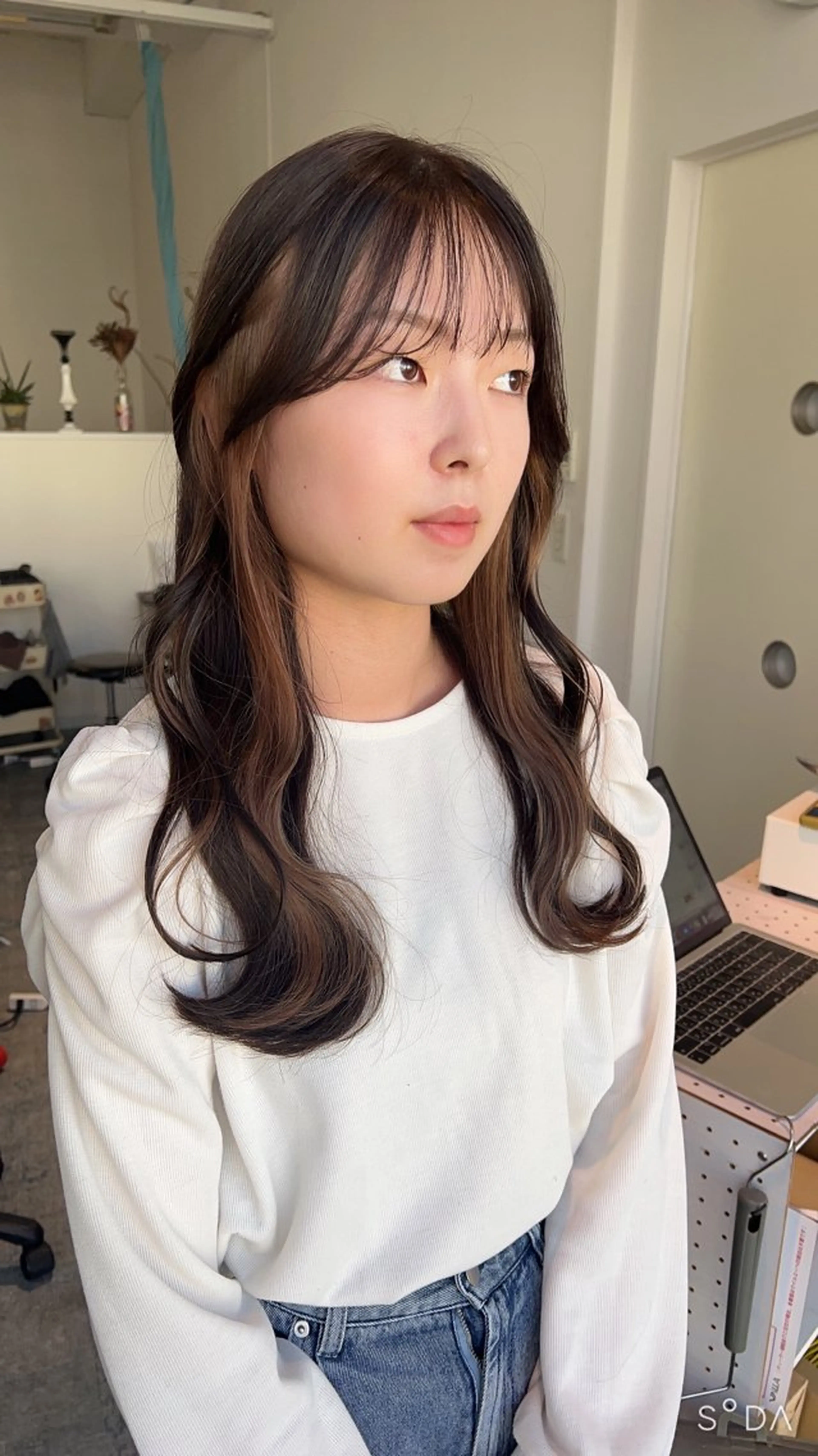 ロング カラー 🌈re-room EIKI🇰🇷のヘアスタイル