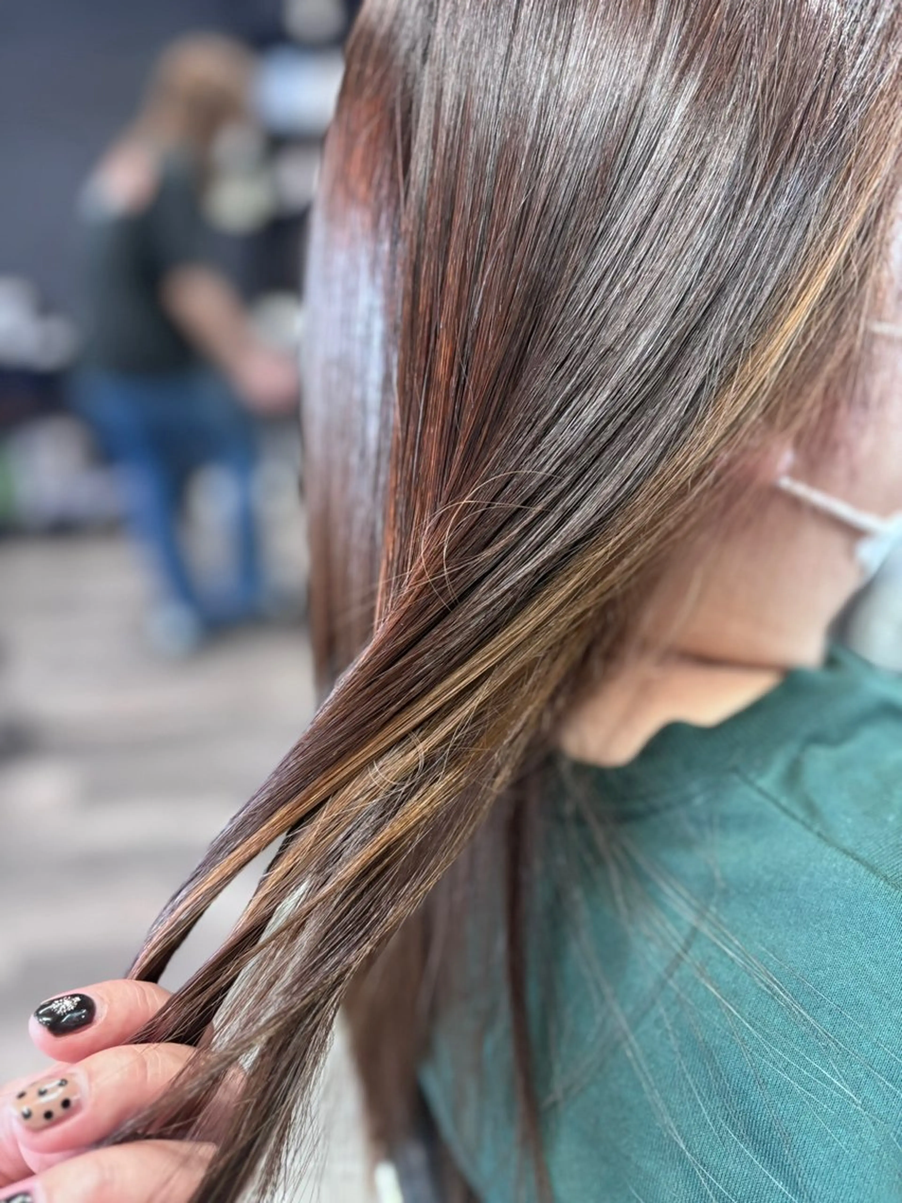 ロング 安田 恵のヘアスタイル