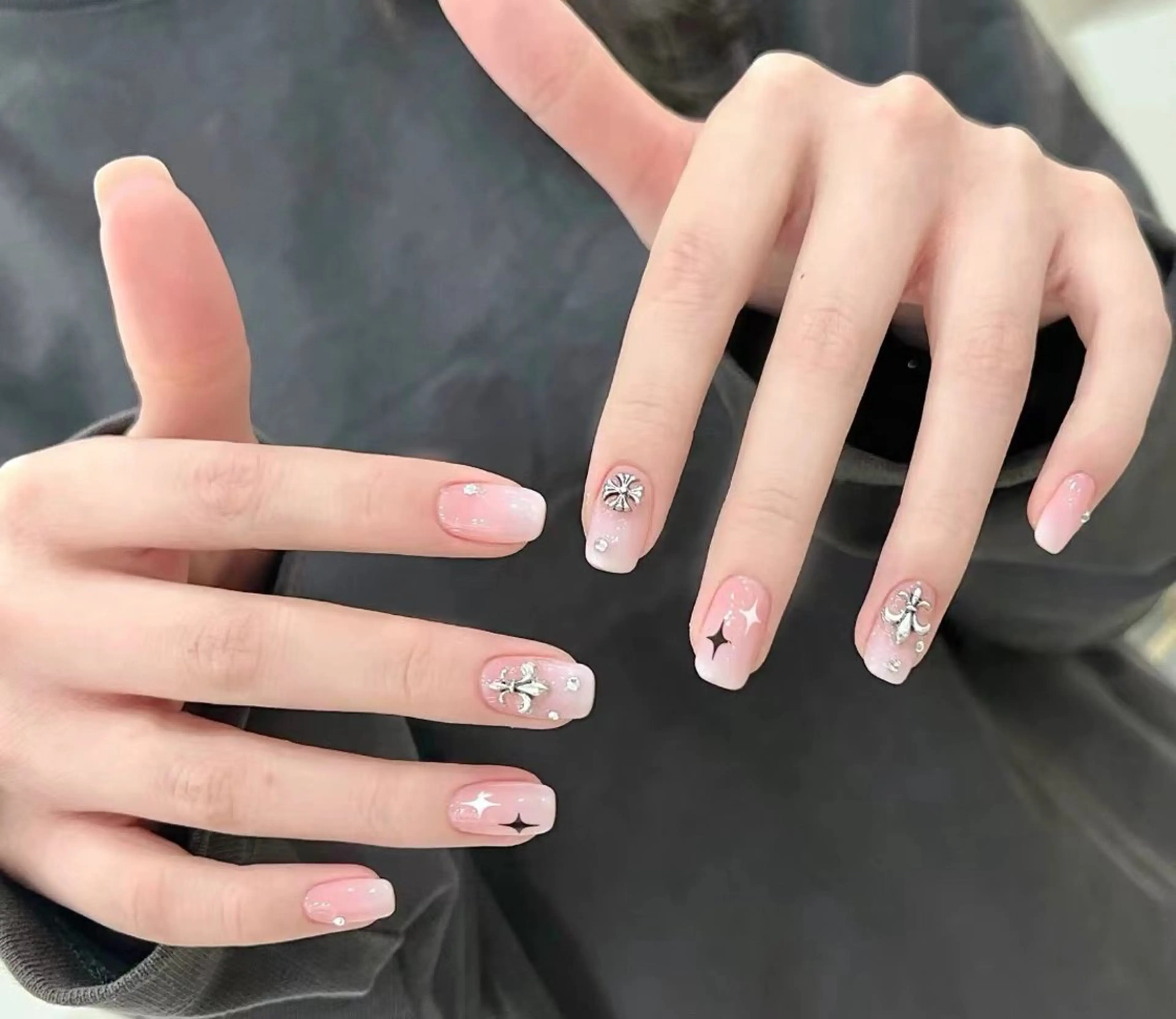 ネイル アートネイル オーロラネイル クリアネイル 長さ出し フレンチネイル 神本 嵐のネイルデザイン