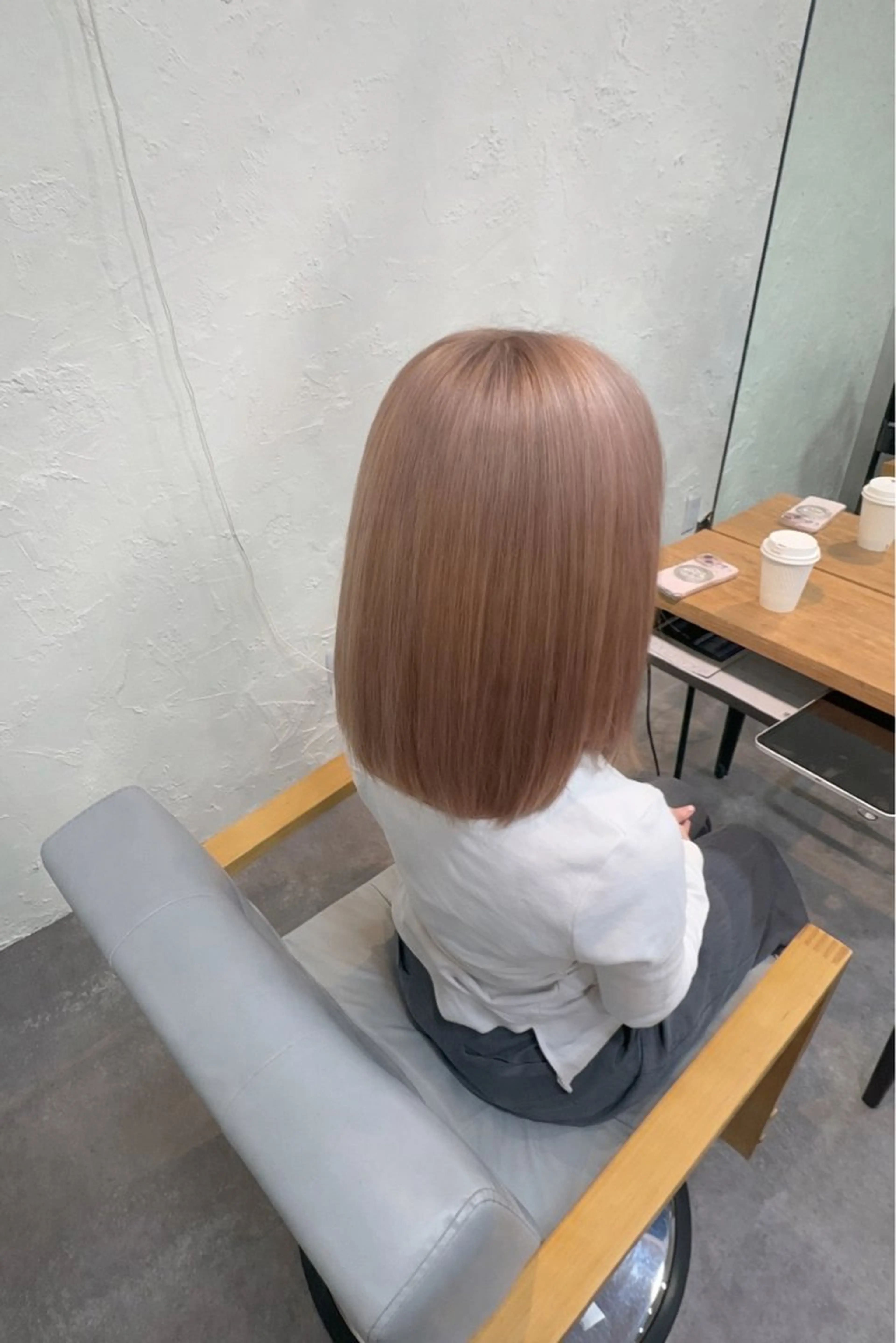 カラー ベージュカラー ブリーチ ピンクカラー ピンクベージュ ヘアカラー 前野 真花のヘアスタイル