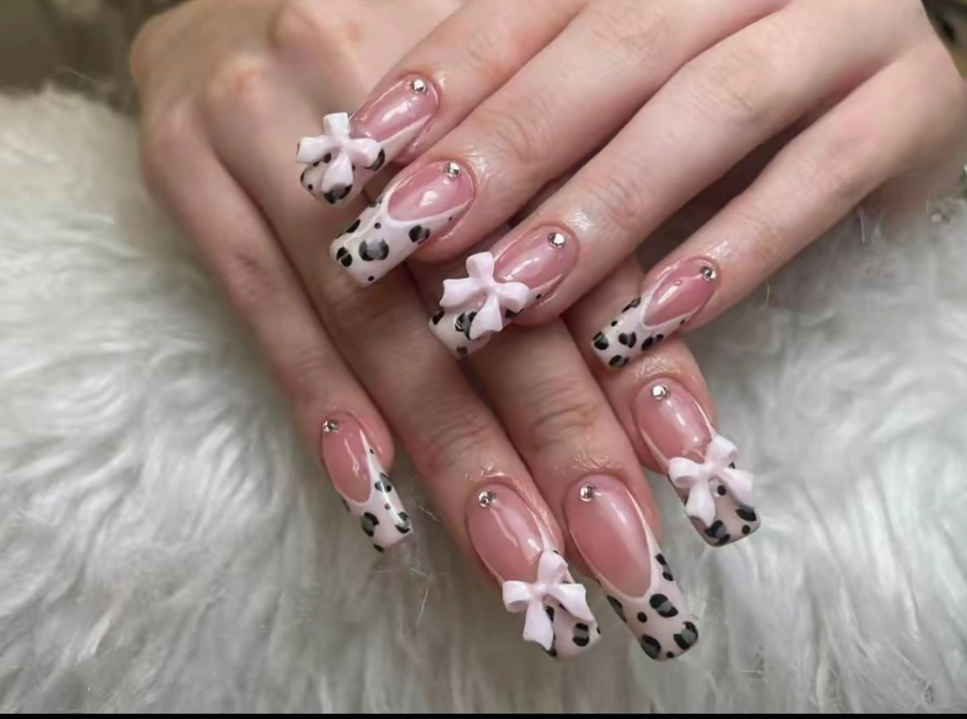 ネイル フレンチネイル ジェルネイル マグネットネイル 持ち込み ニュアンスネイル ハンドネイル NiJi Nailsのネイルデザイン