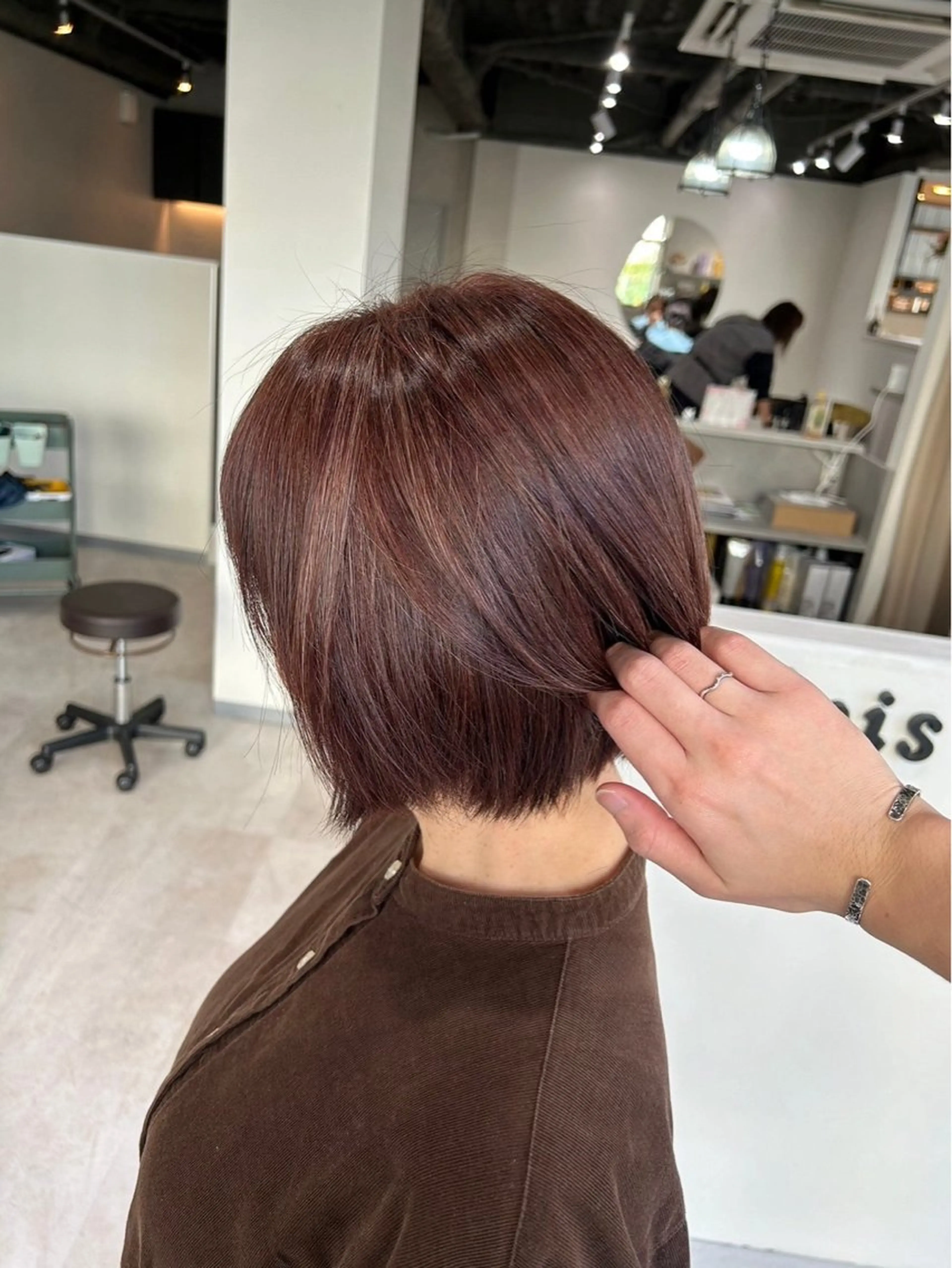 ショート カラー 白髪女性専門店: elpisのヘアスタイル