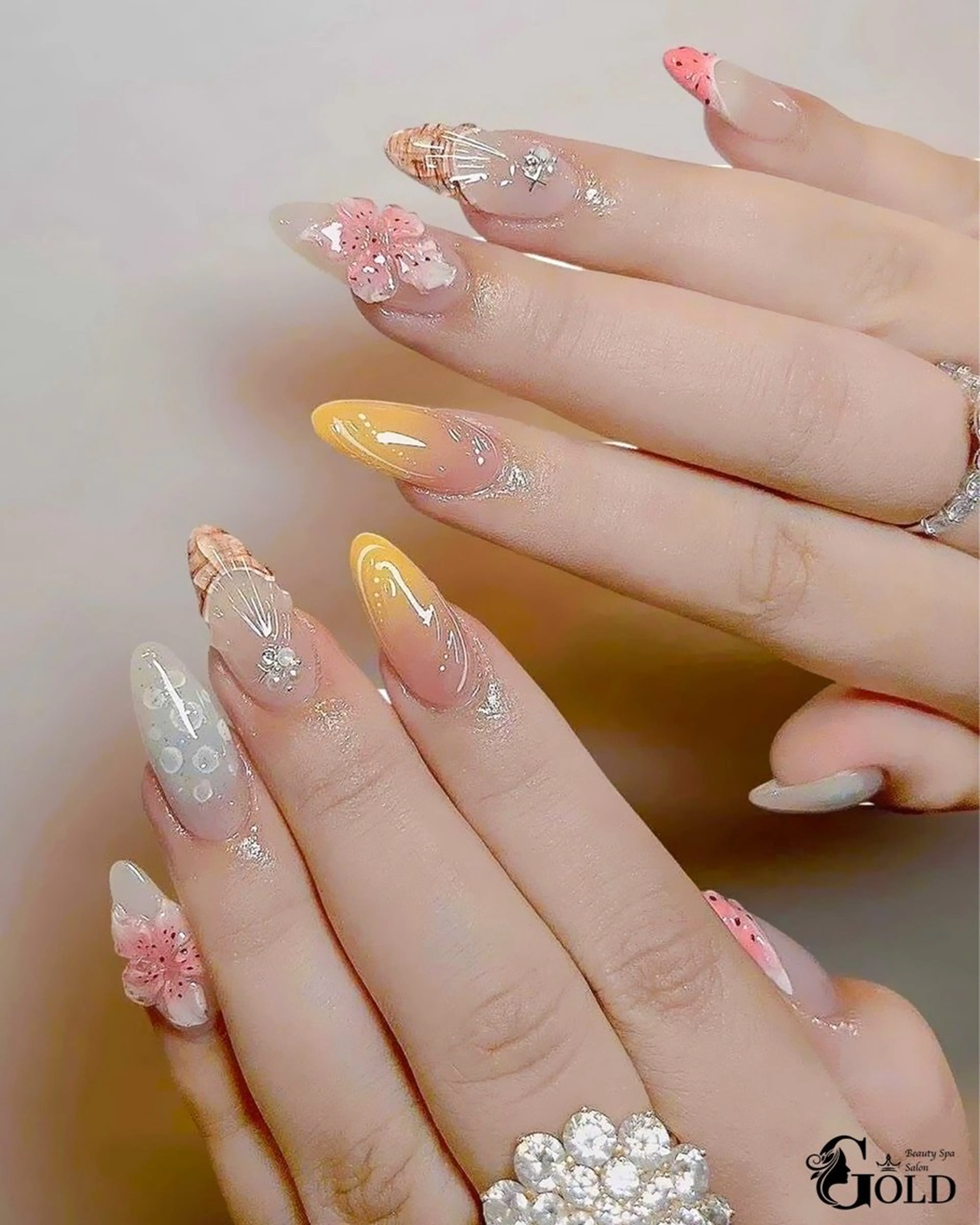 ネイル salon GOLD チュックのネイルデザイン