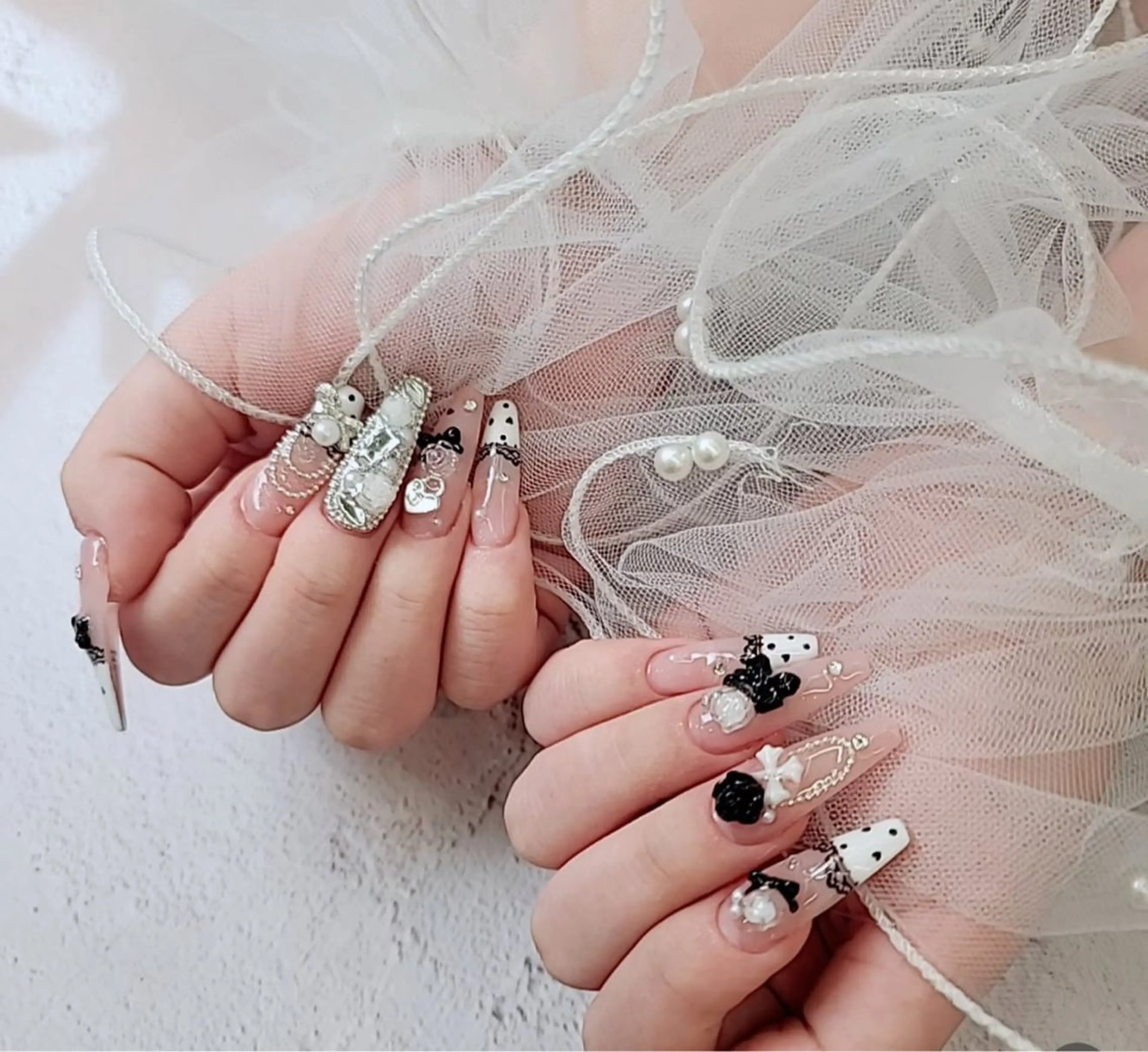 ネイル キラキラネイル マグネットネイル ミラーネイル ニュアンスネイル 春ネイル ハンドネイル Lina nail所属・Lunaa 池袋のネイルデザイン