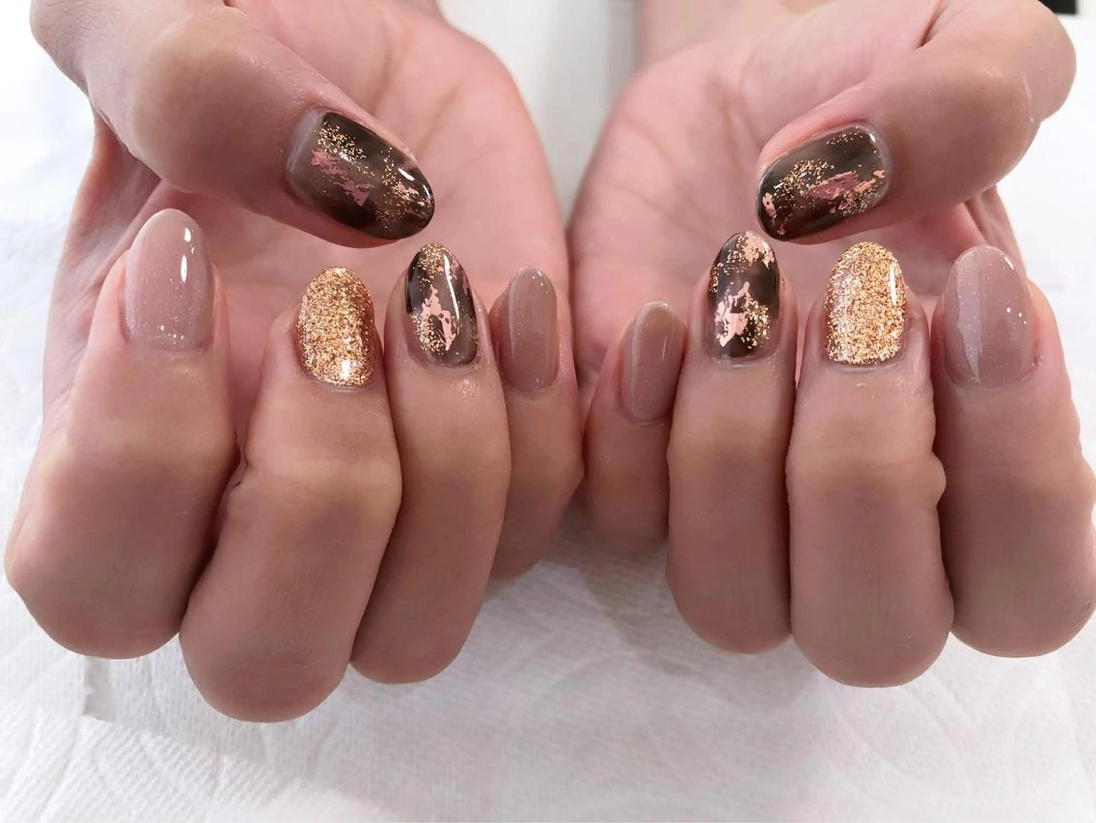 ネイル ゴールド ピンク ハンドネイル BeautySalonGemmy所属・Gemmy 愛美のエステ・リラクイメージ