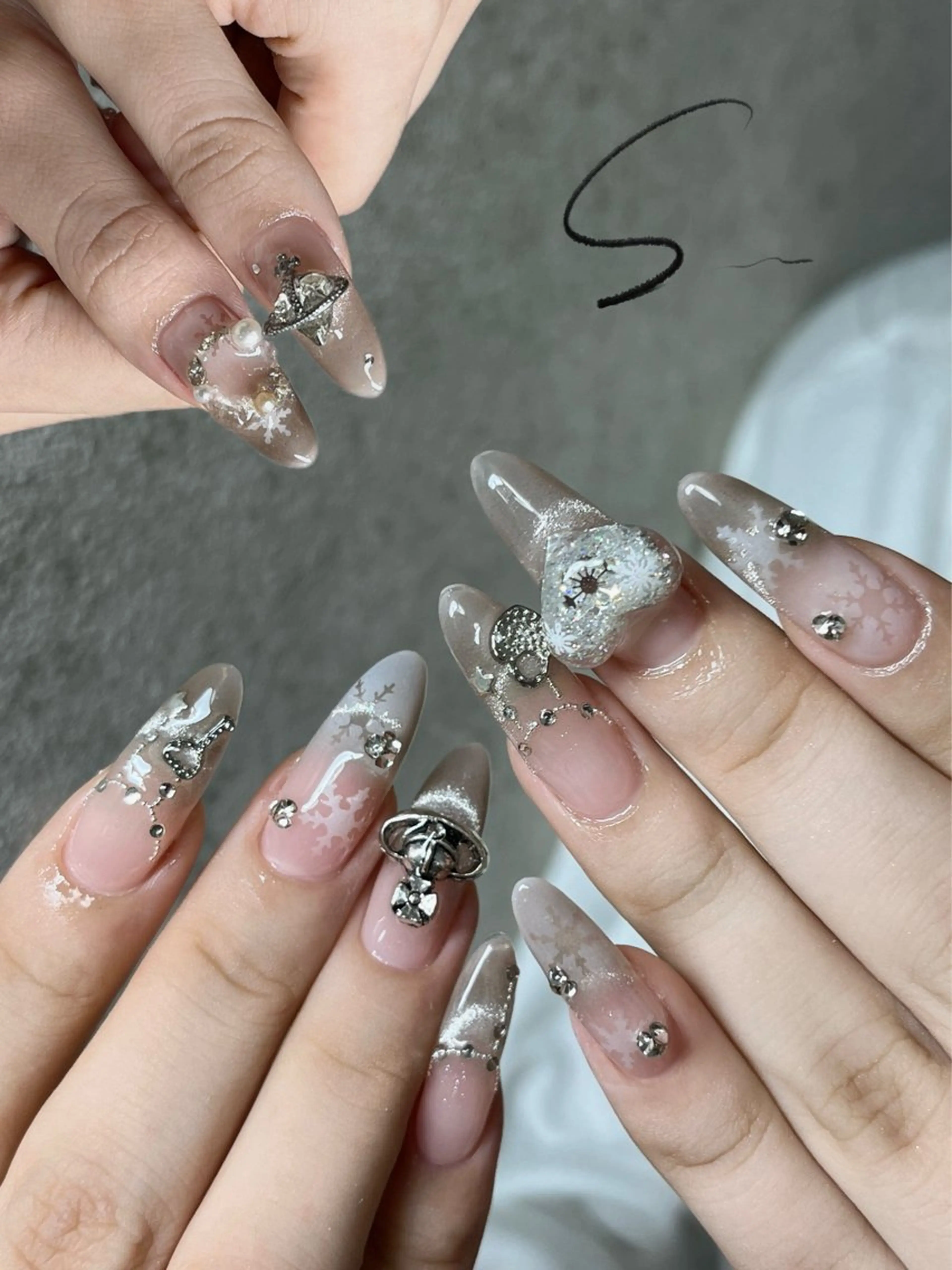 ネイル チークネイル フレンチネイル グラデーション マグネットネイル ワンカラーネイル ハンドネイル S.nail所属・S.nail _のネイルデザイン