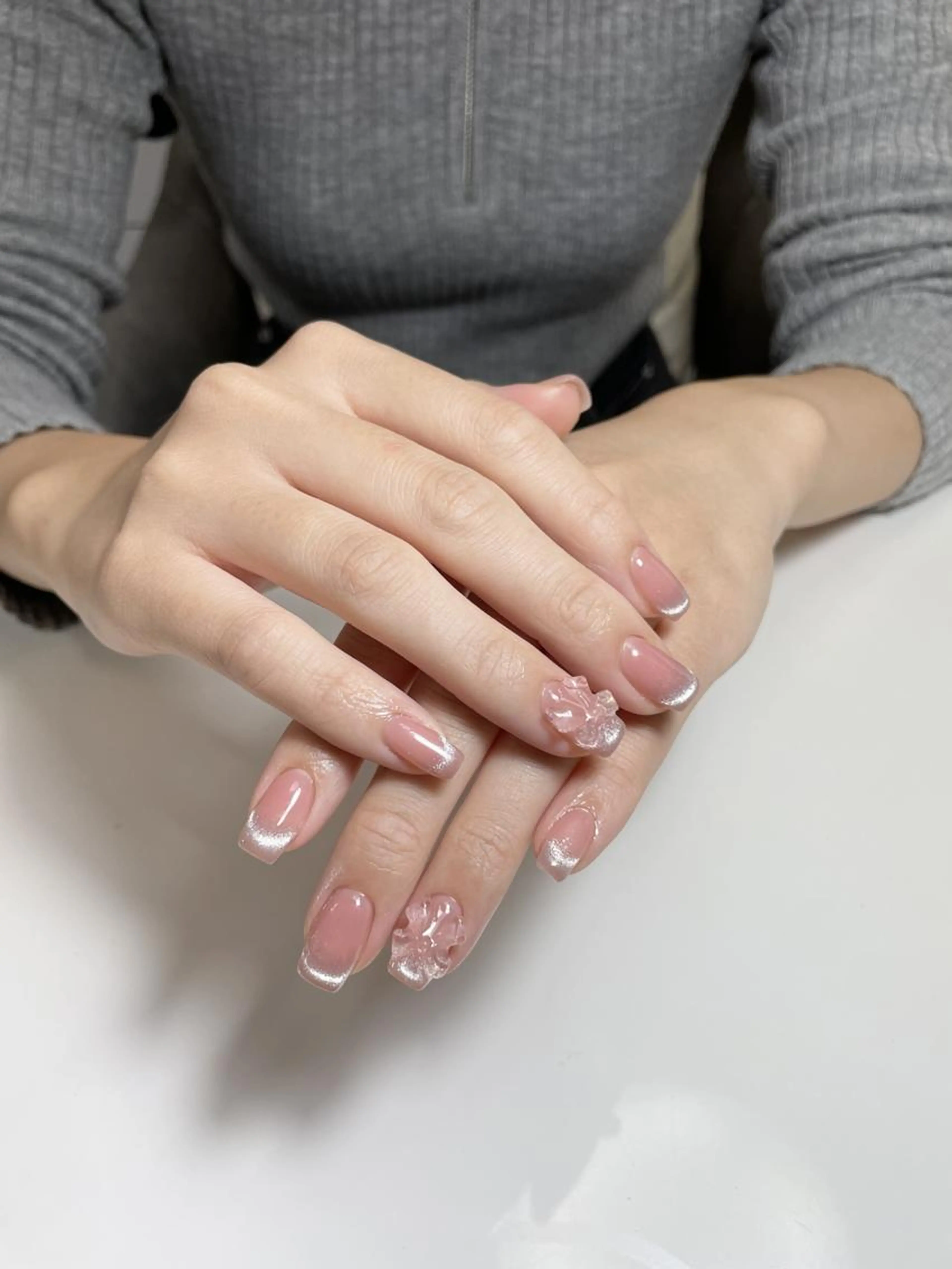 ワンホンマグネットフレンチネイルの写真