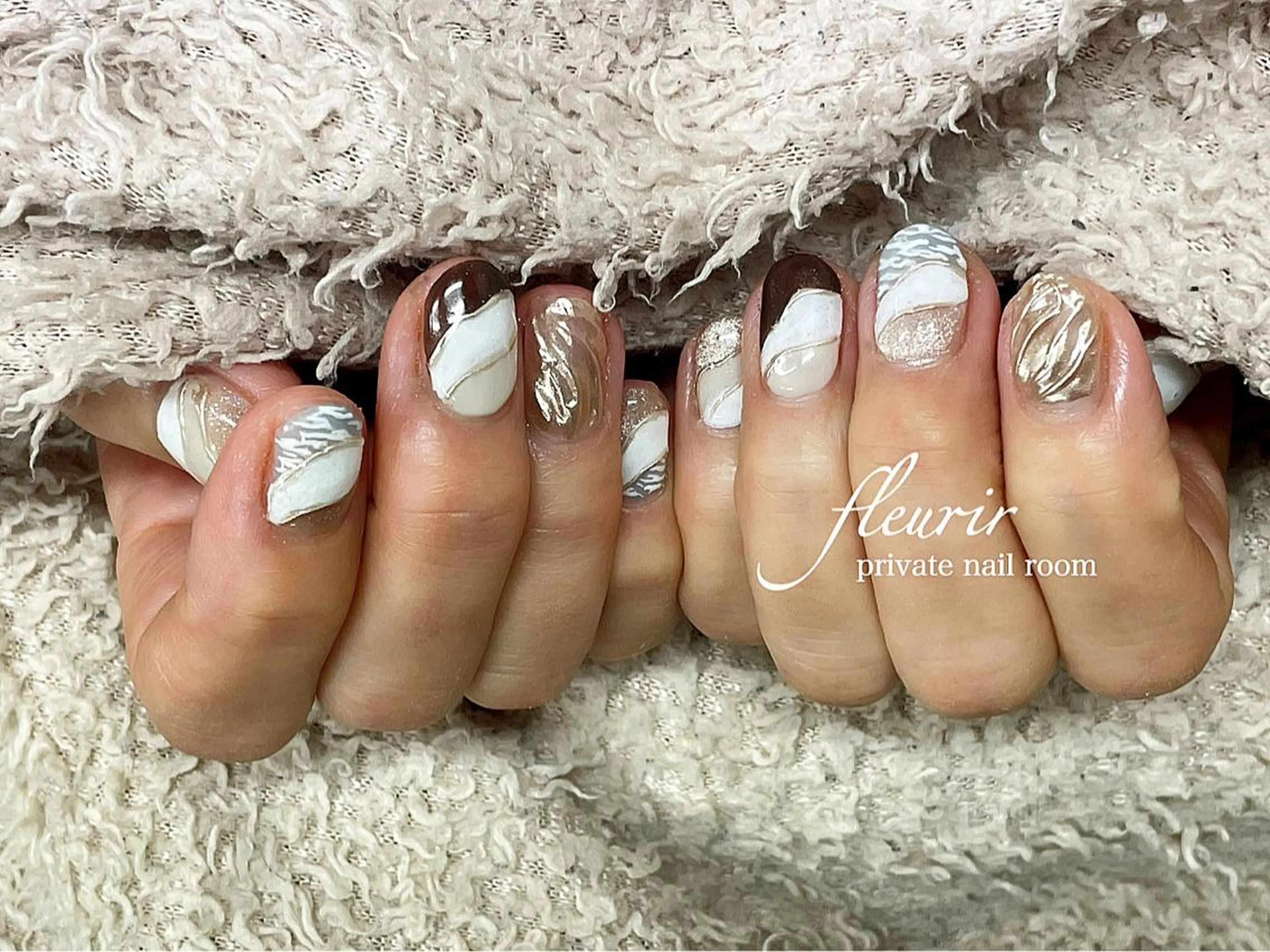 ネイル アニマル柄 ミラーネイル 冬ネイル フルリール 【プライベートサロンのネイルデザイン