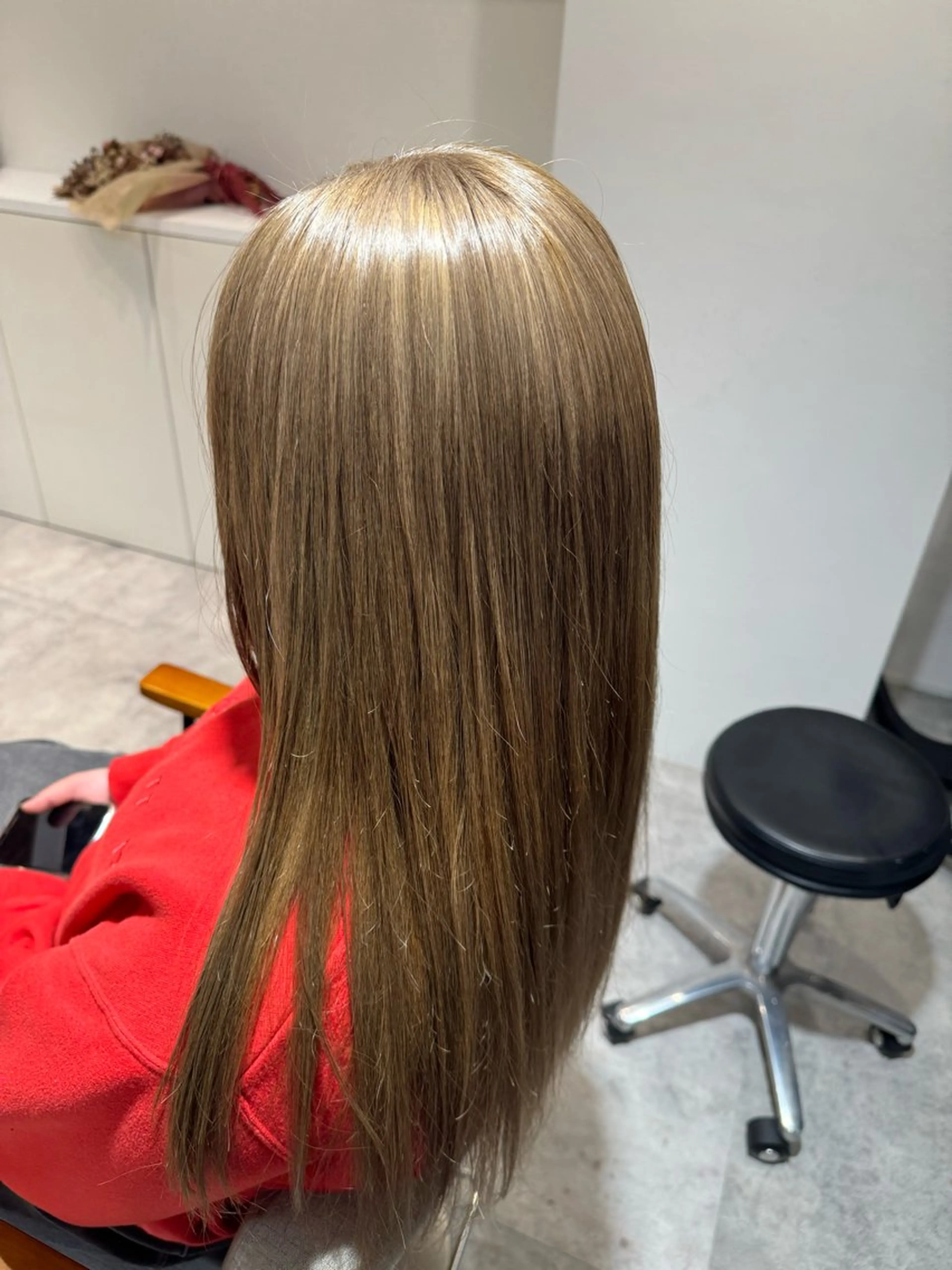 ロング カラー 小泉 真緒のヘアスタイル