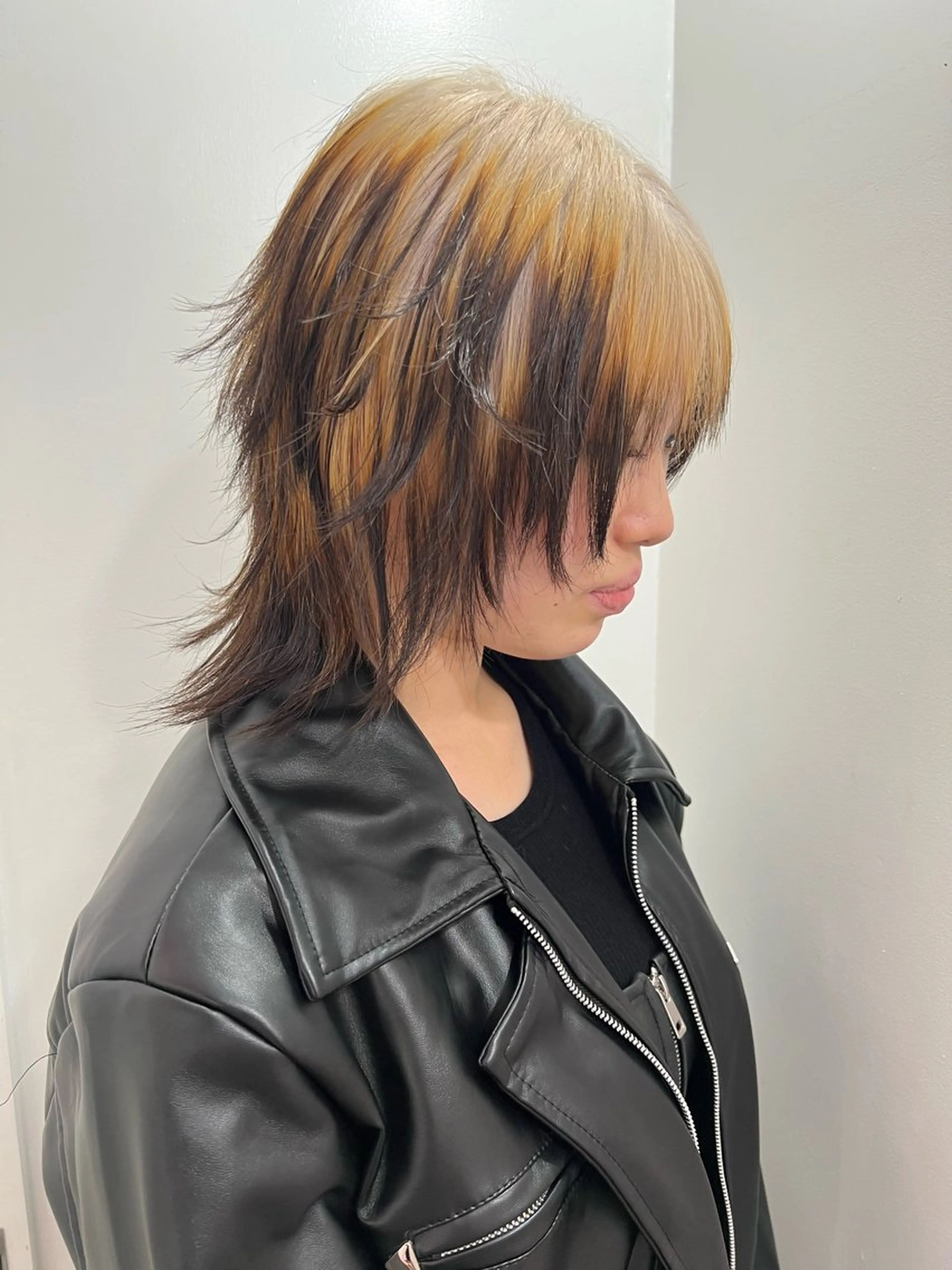 ミディアム カット ヘアカラー 💥ウルフカット デザインあんな💥のヘアスタイル