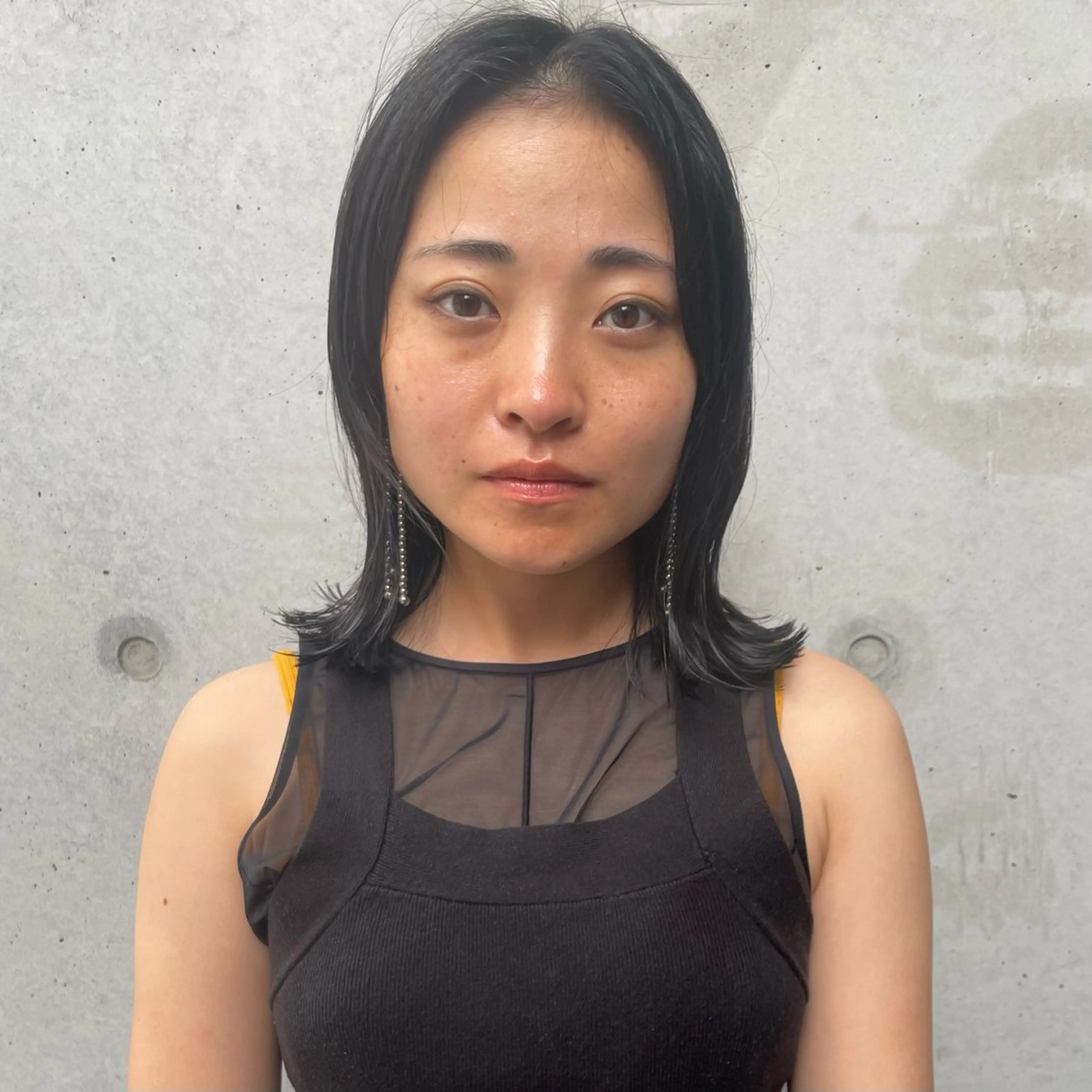 ミディアム カラー ホリケ アオイのヘアスタイル