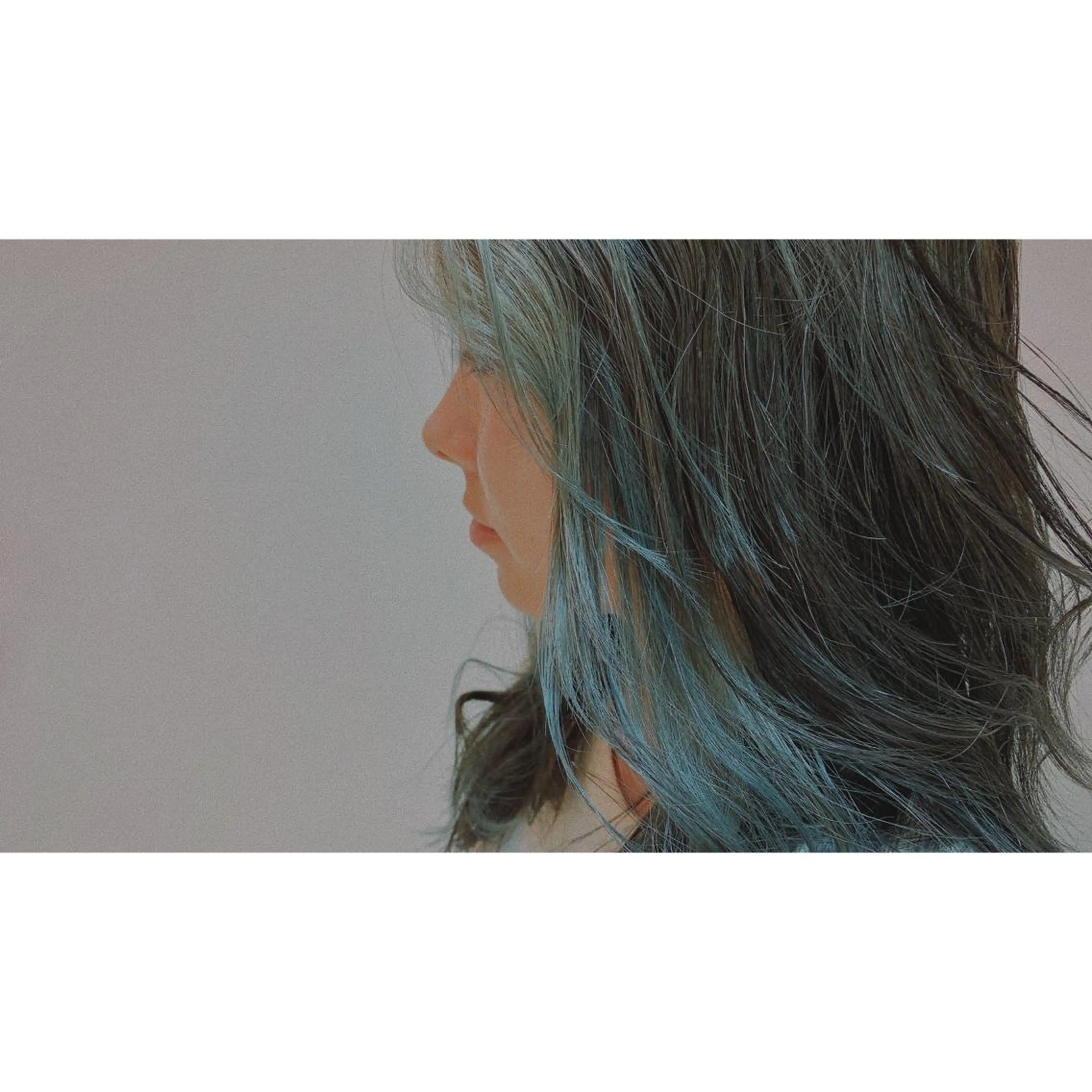 セミロング カラー ブルーカラー ハイトーンカラー 顔周りカット カット ヘアカラー 縮毛矯正 トリートメント AGATES seltia所属・齊藤 賢祐のヘアスタイル