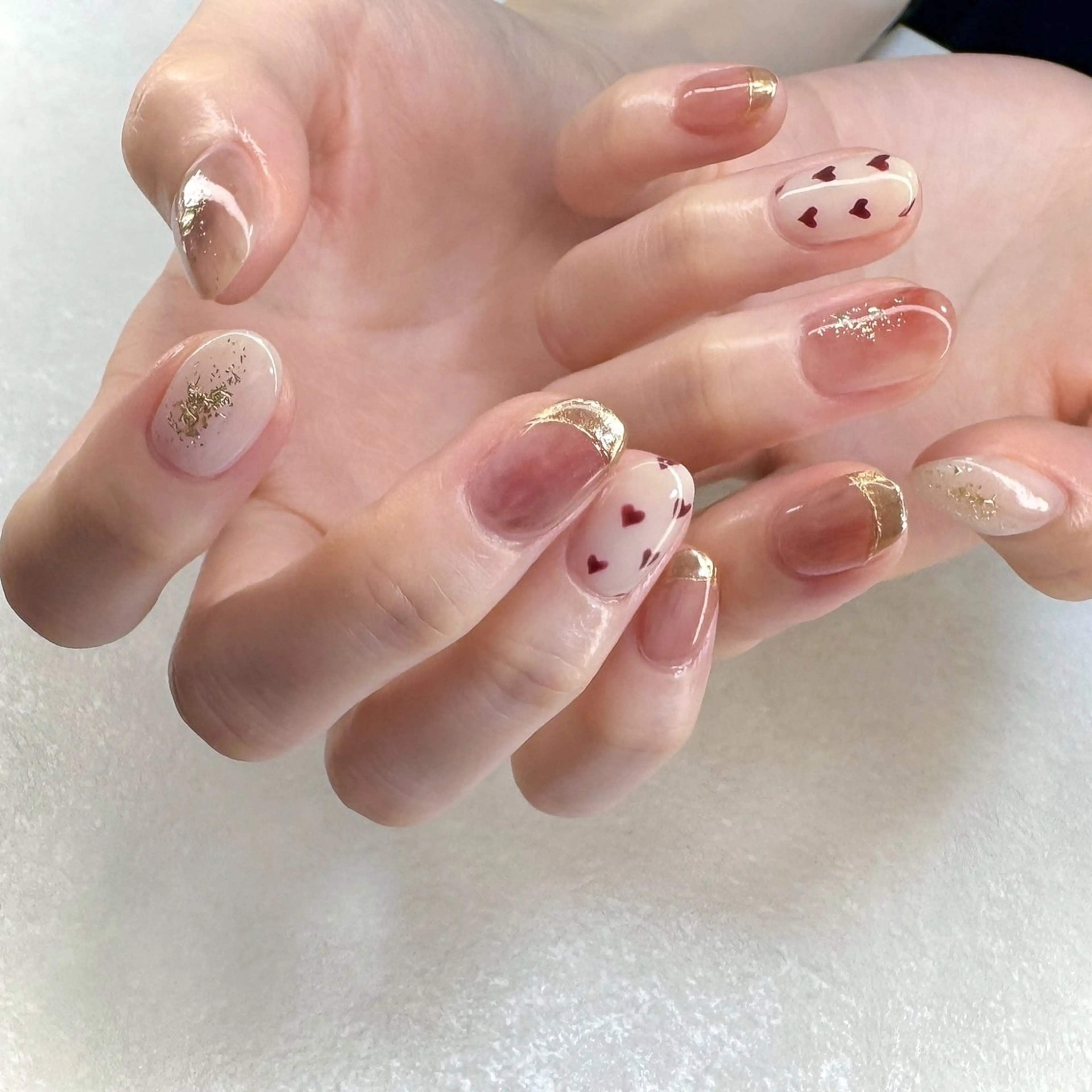 ネイル ボルドー ブラウン ゴールド ハート ニュアンスネイル ハンドネイル pointillé .ayaのネイルデザイン