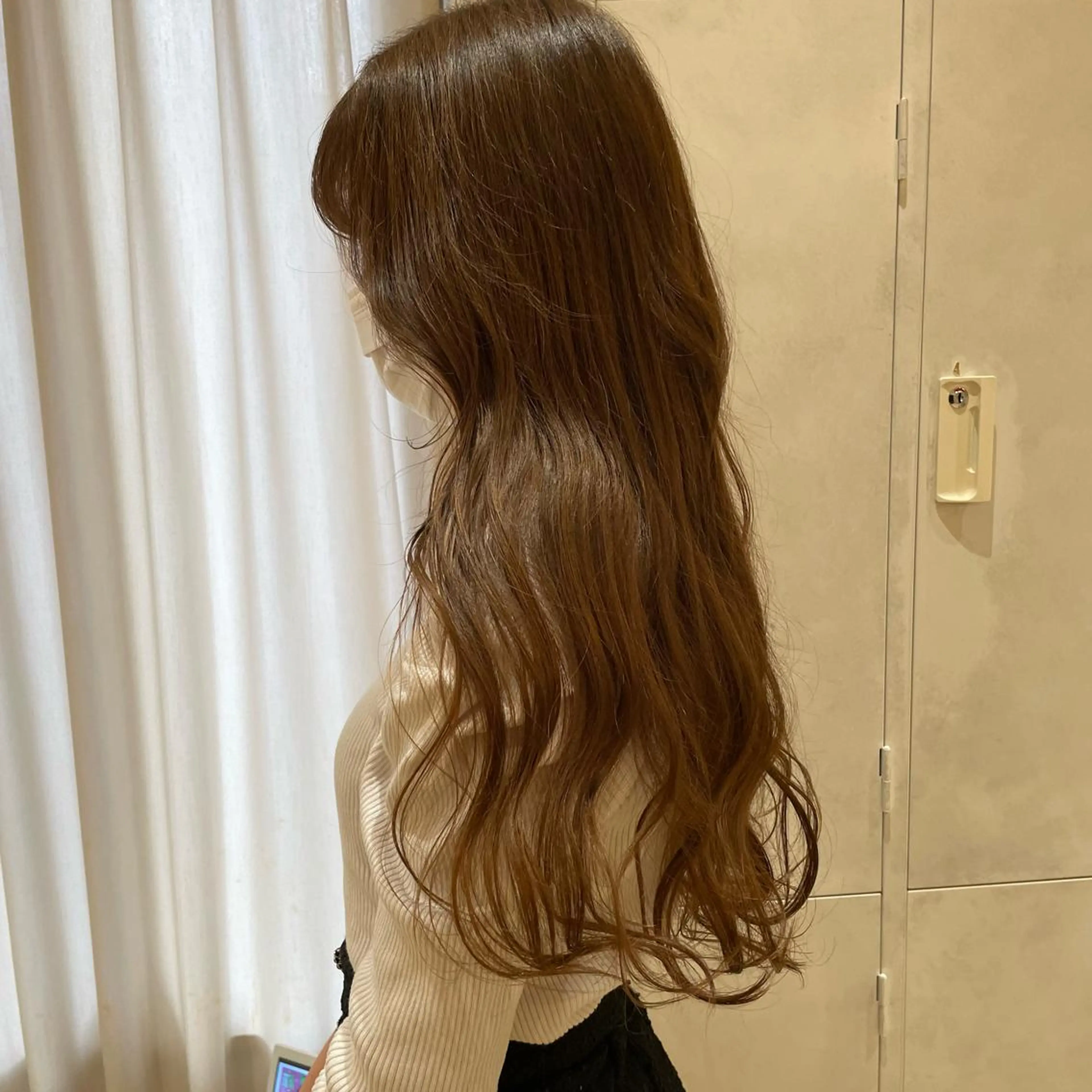 ロング ヘアカラー 原 朱莉のヘアスタイル