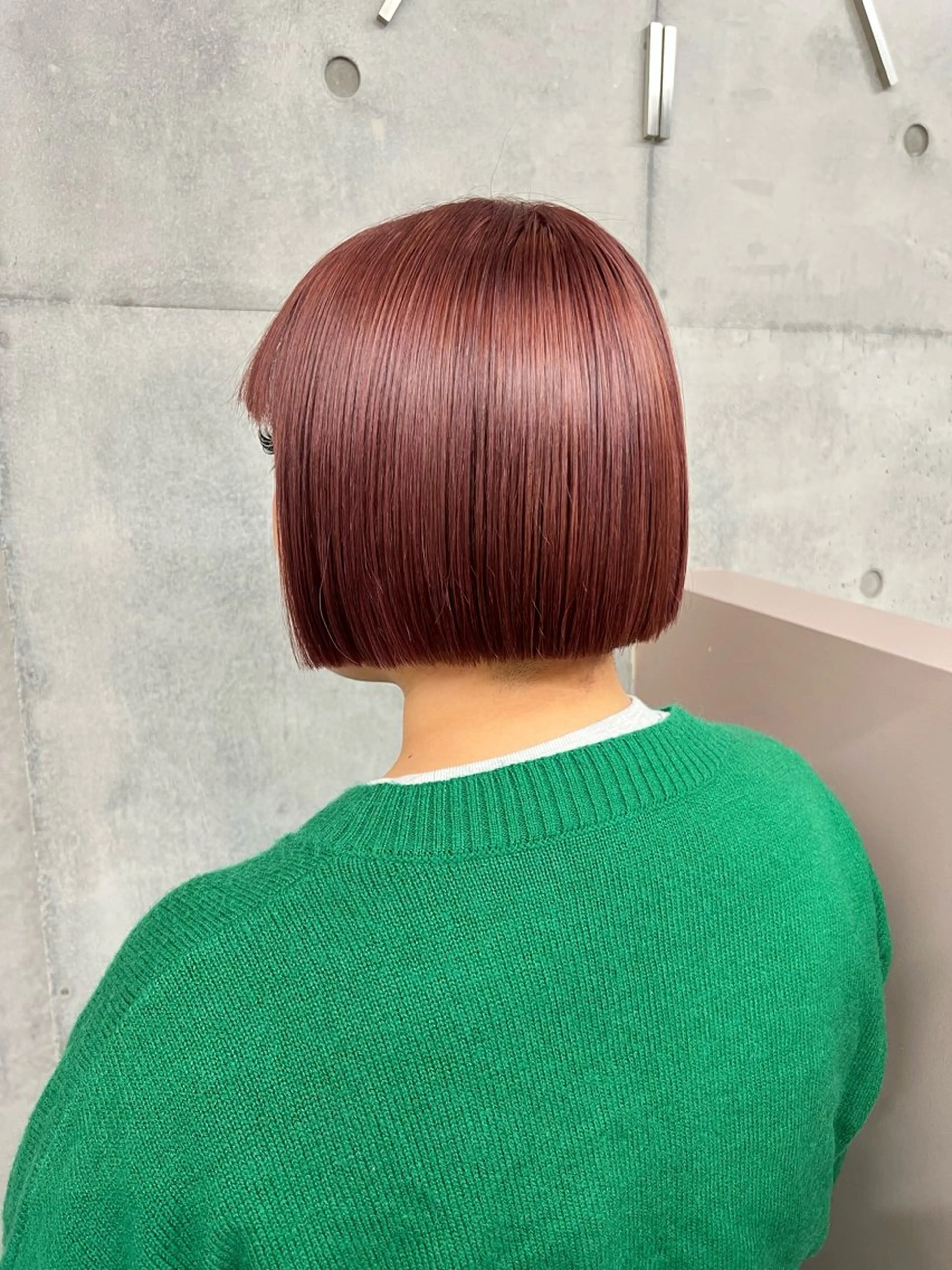 ミディアム ボブ カット ヘアカラー カコ/レイヤーカット ヘアアレンジのヘアスタイル