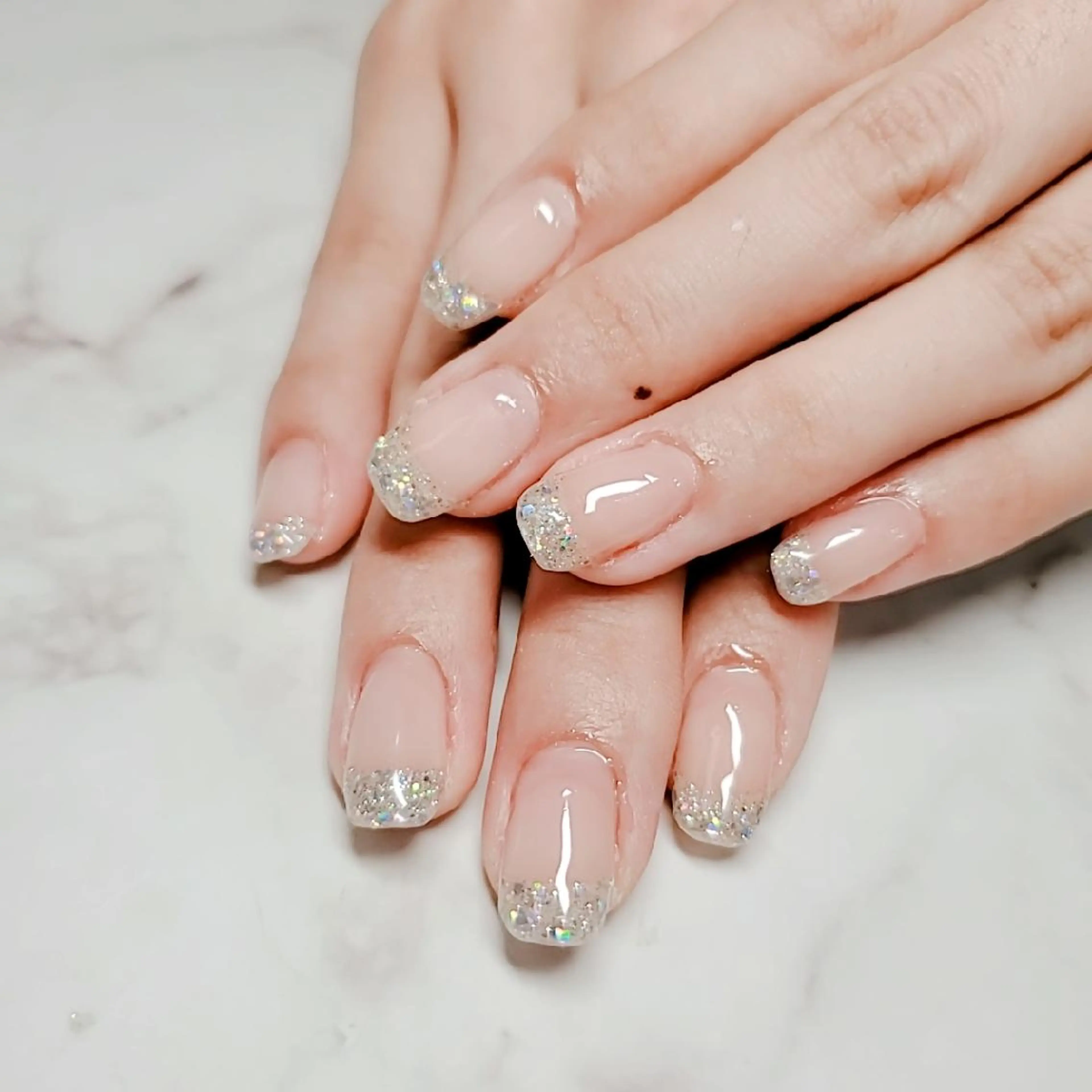 ネイル フレンチネイル キラキラネイル ラメ(グリッター) ハンドネイル ネイルサロンベルティ .ひとみのネイルデザイン