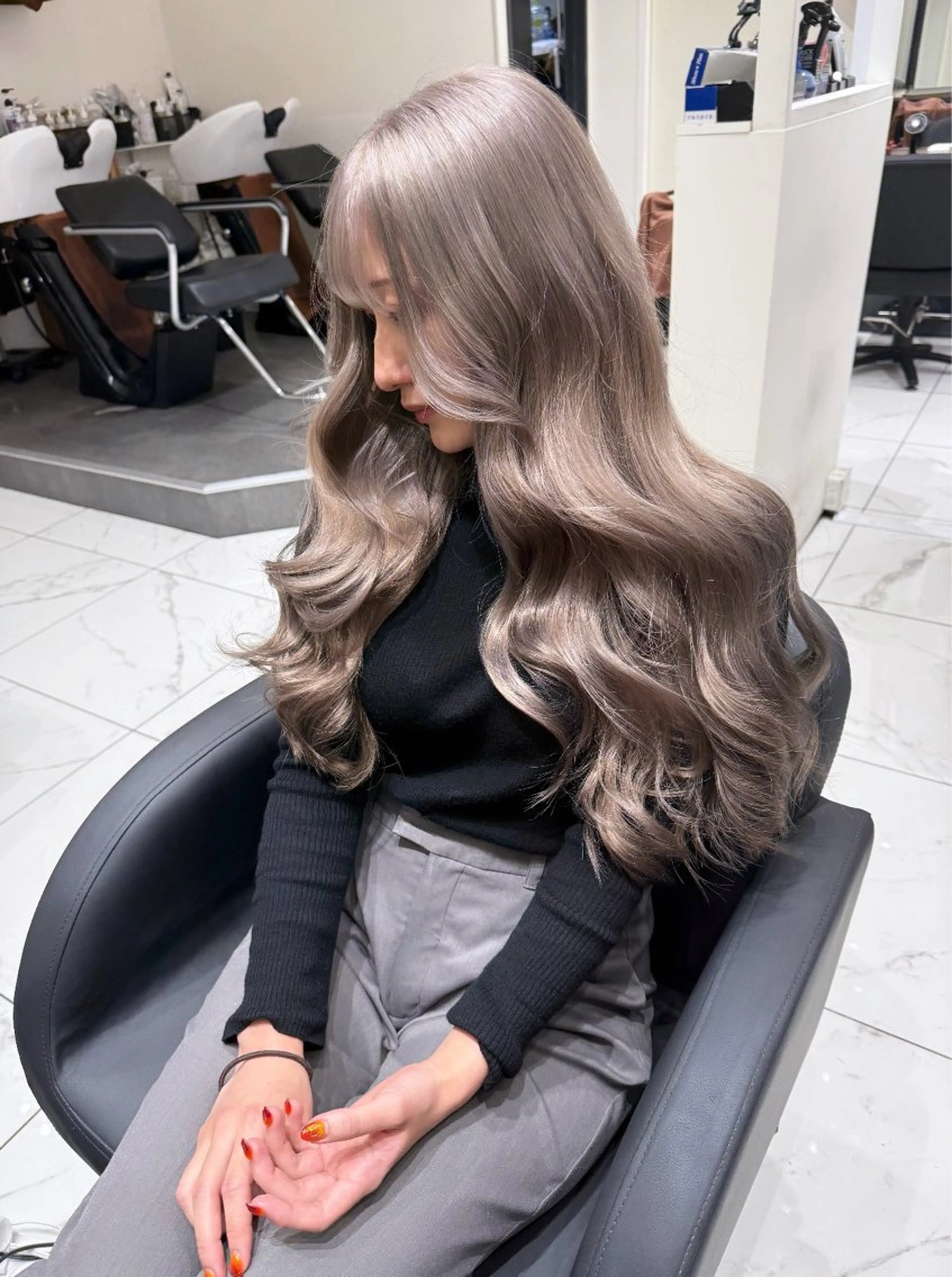 ロング カラー ブリーチ 透明感カラー ハイトーンカラー オレンジ 韓国風ヘア ヘアカラー トリートメント t.a.g所属・韓国レイヤー×艶髪 ハイトーンRyukiのヘアスタイル