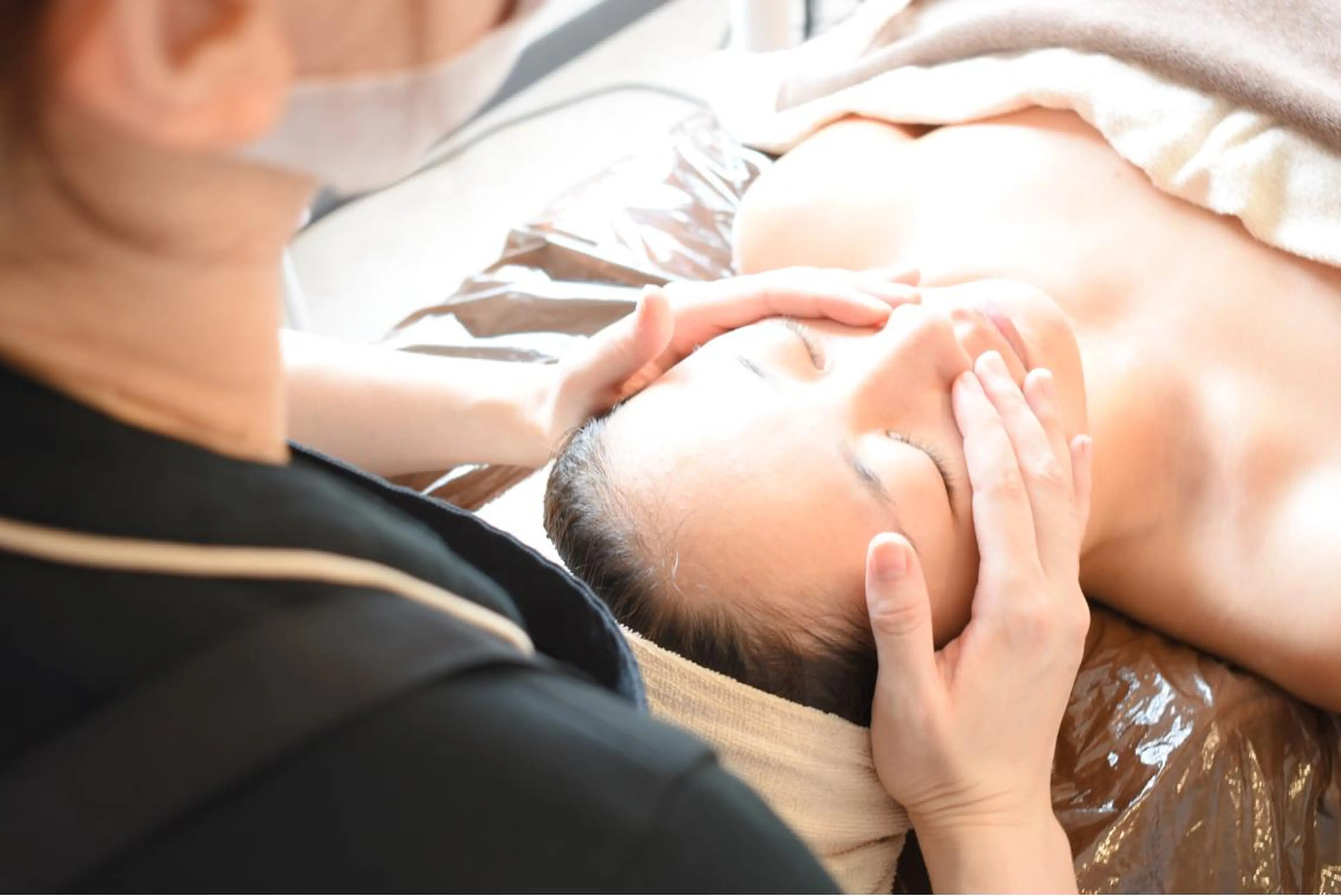 フェイシャルマッサージ（毛穴吸引 or ビタミンC導入）の写真