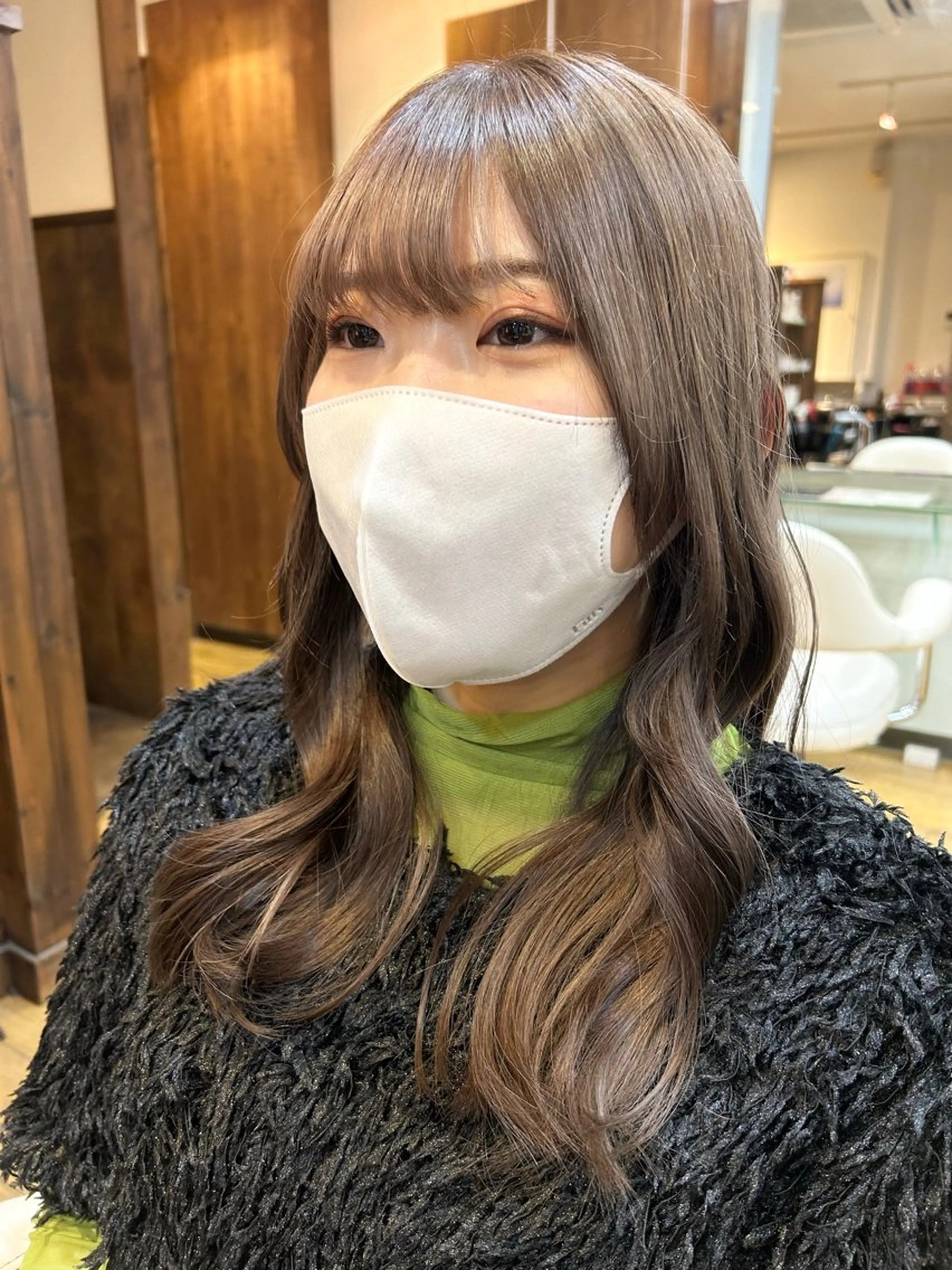 ロング カラー 根岸 真奈美のヘアスタイル