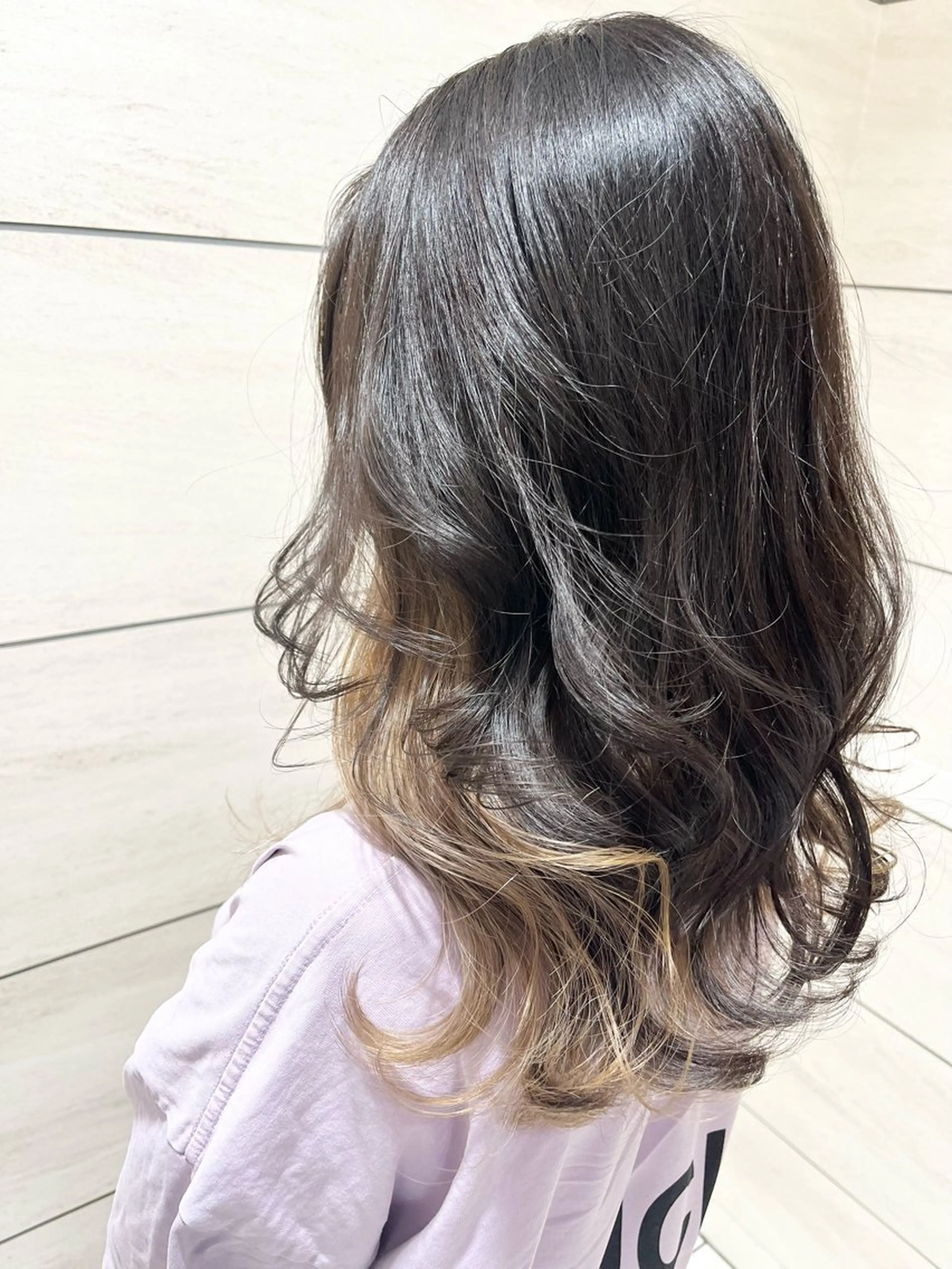 カラー インナーカラー 仲宗根 美鈴のヘアスタイル