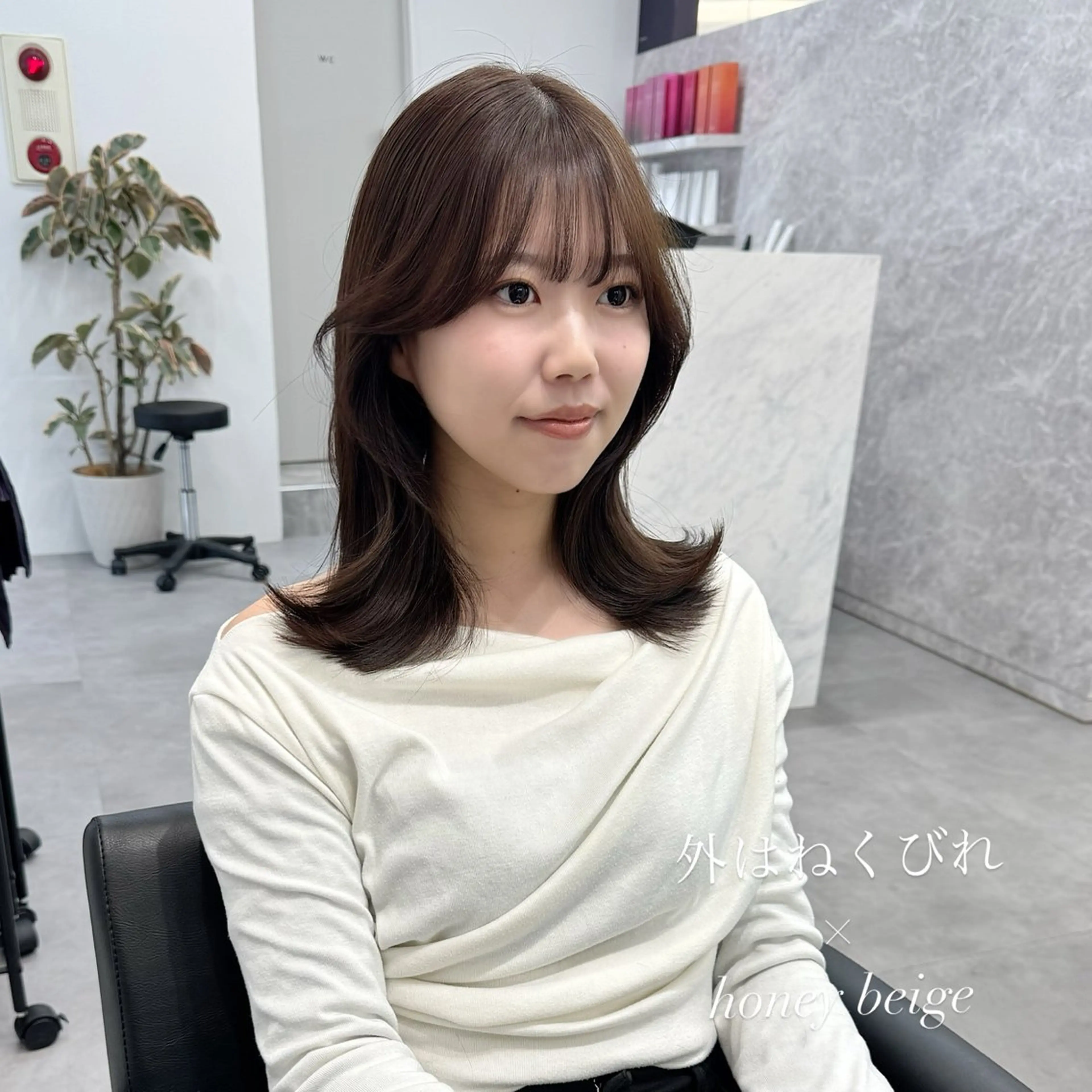 セミロング 髪質改善韓国レイヤー SHIORI🦋のヘアスタイル