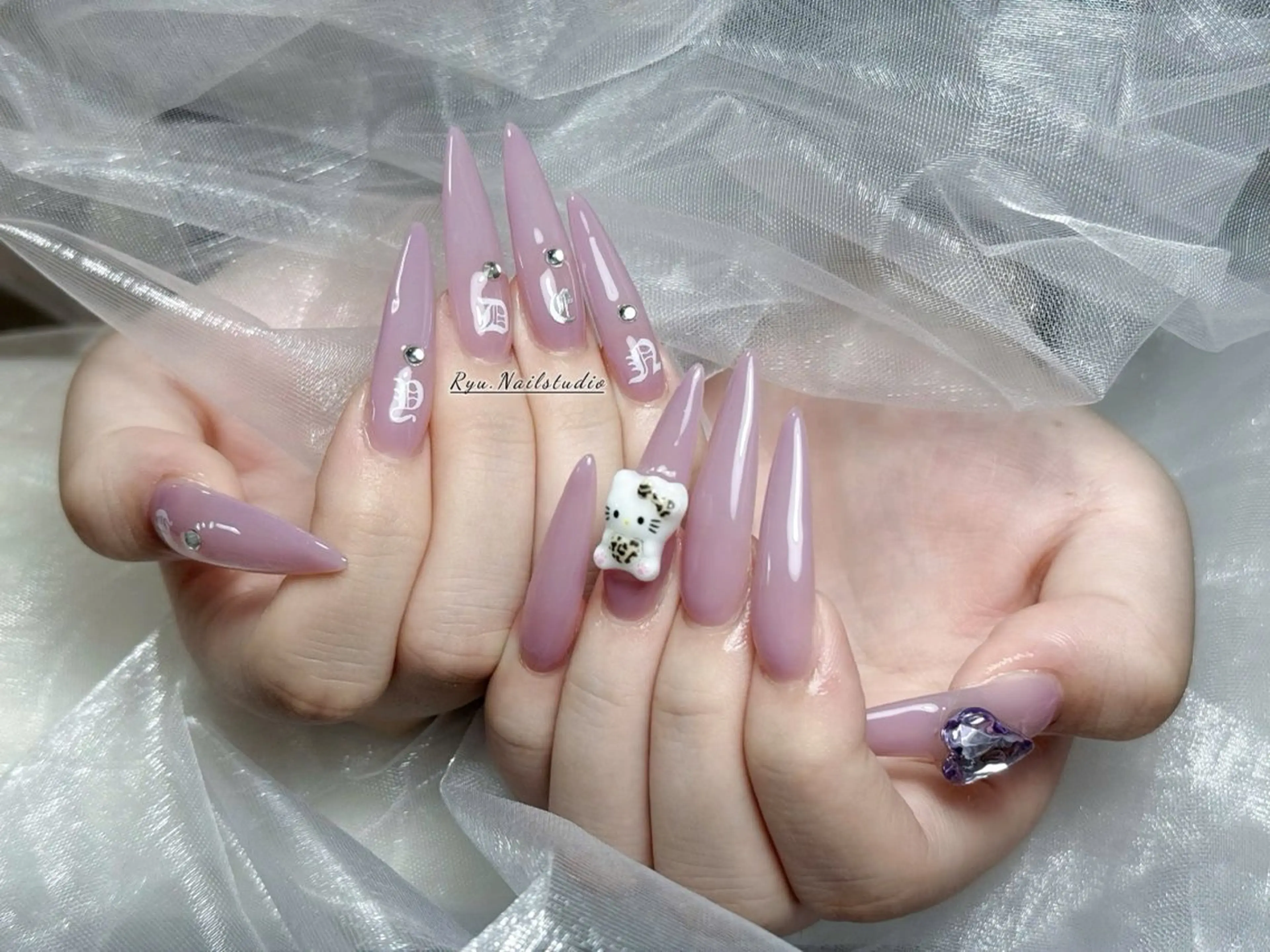 ネイル アートネイル フラワーネイル フレンチネイル ジェルネイル グラデーション ハンドネイル Ryunail所属・Ryu Nail NekoChanのネイルデザイン