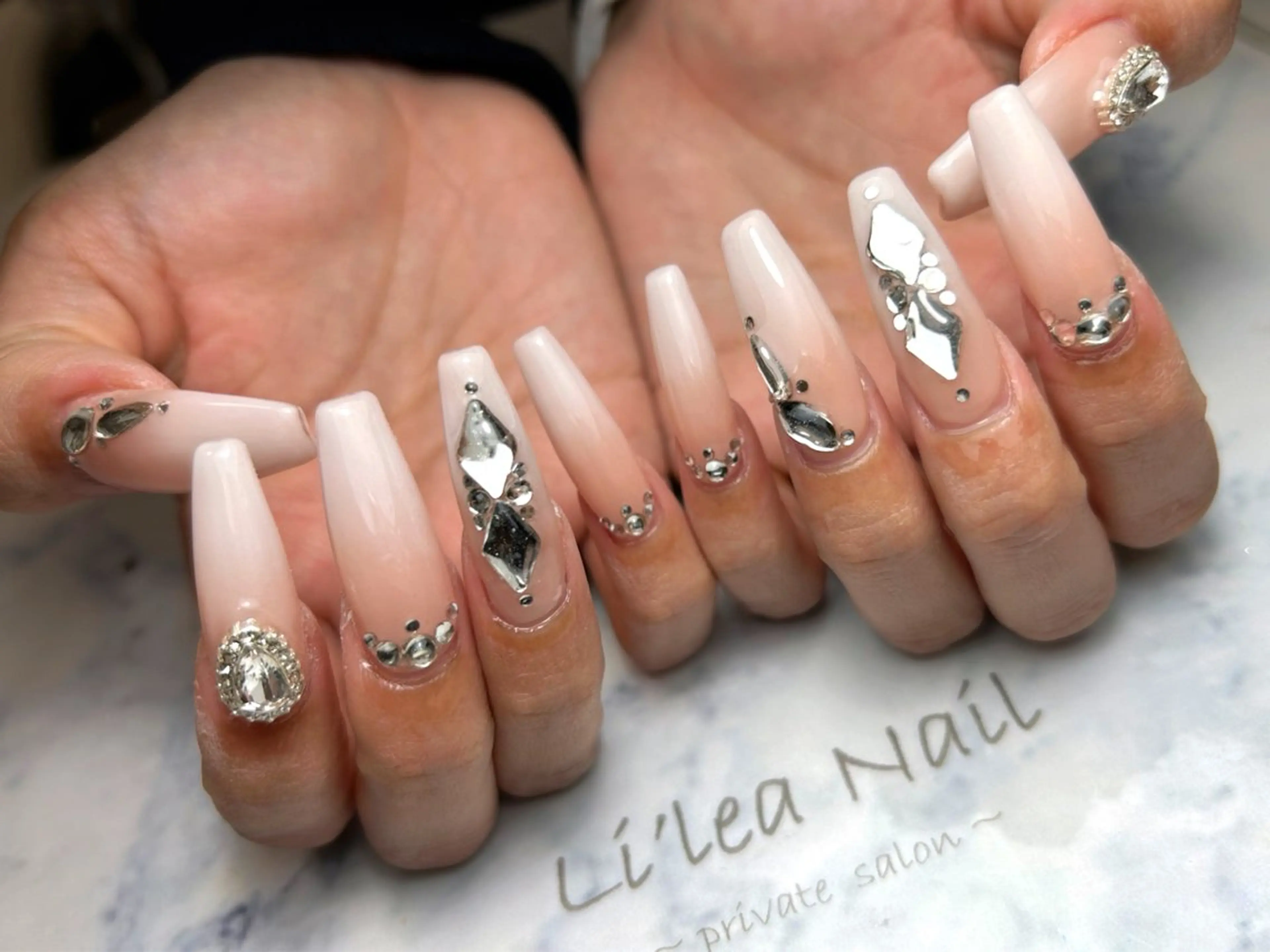 ネイル Li'leaNail AINAのネイルデザイン
