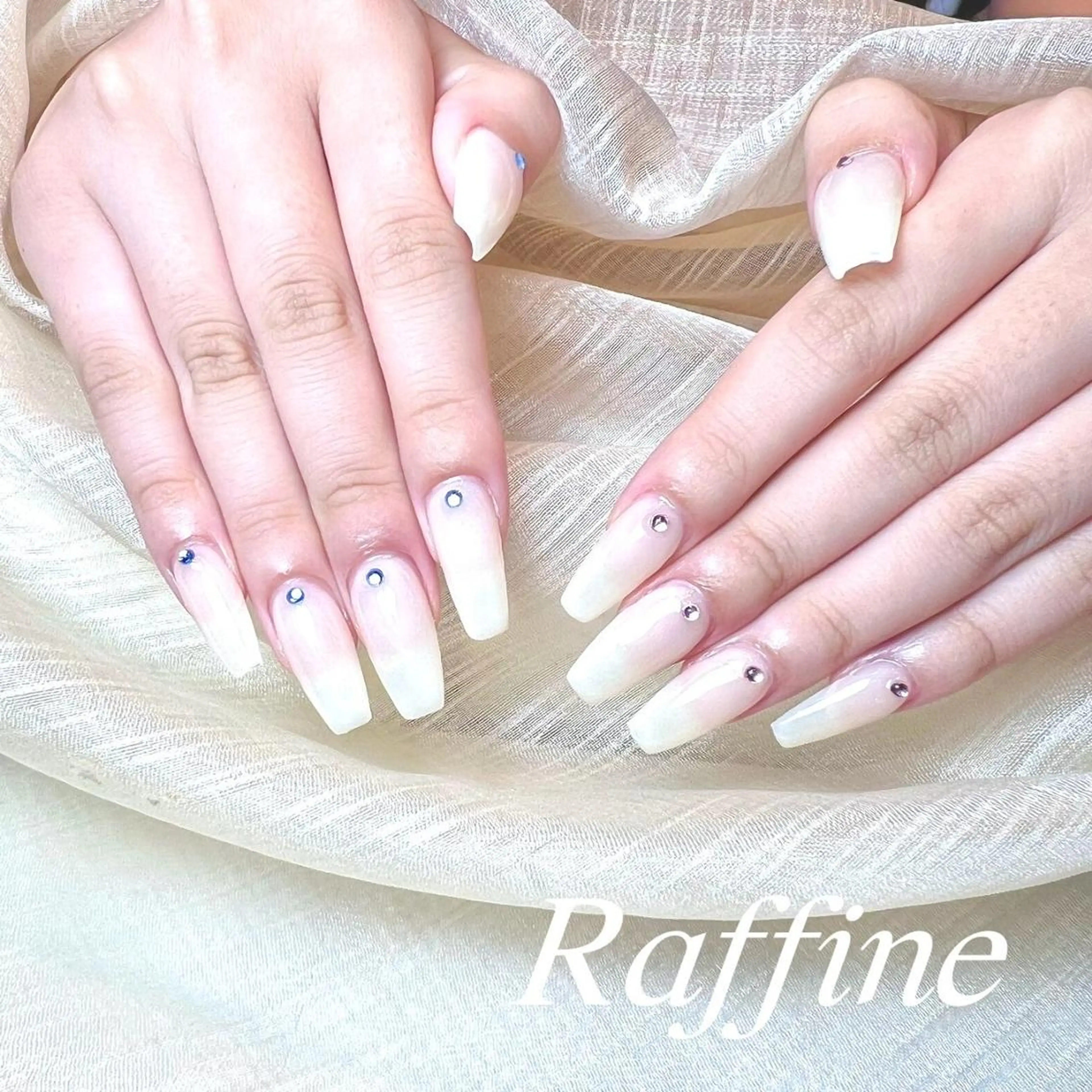 ネイル RAFFINE 月🦋🩵のネイルデザイン