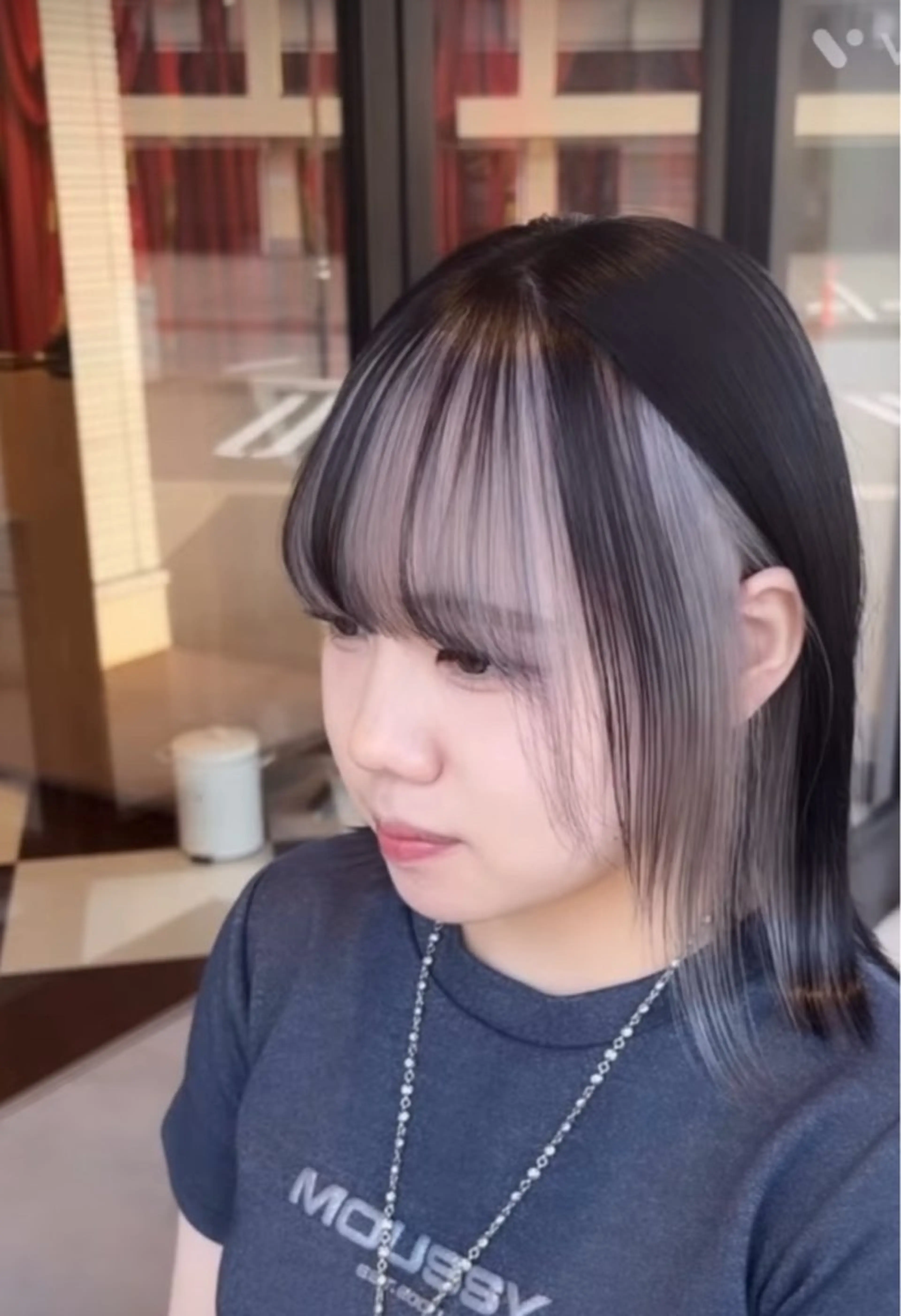 ミディアム カラー 渡部 優衣のヘアスタイル