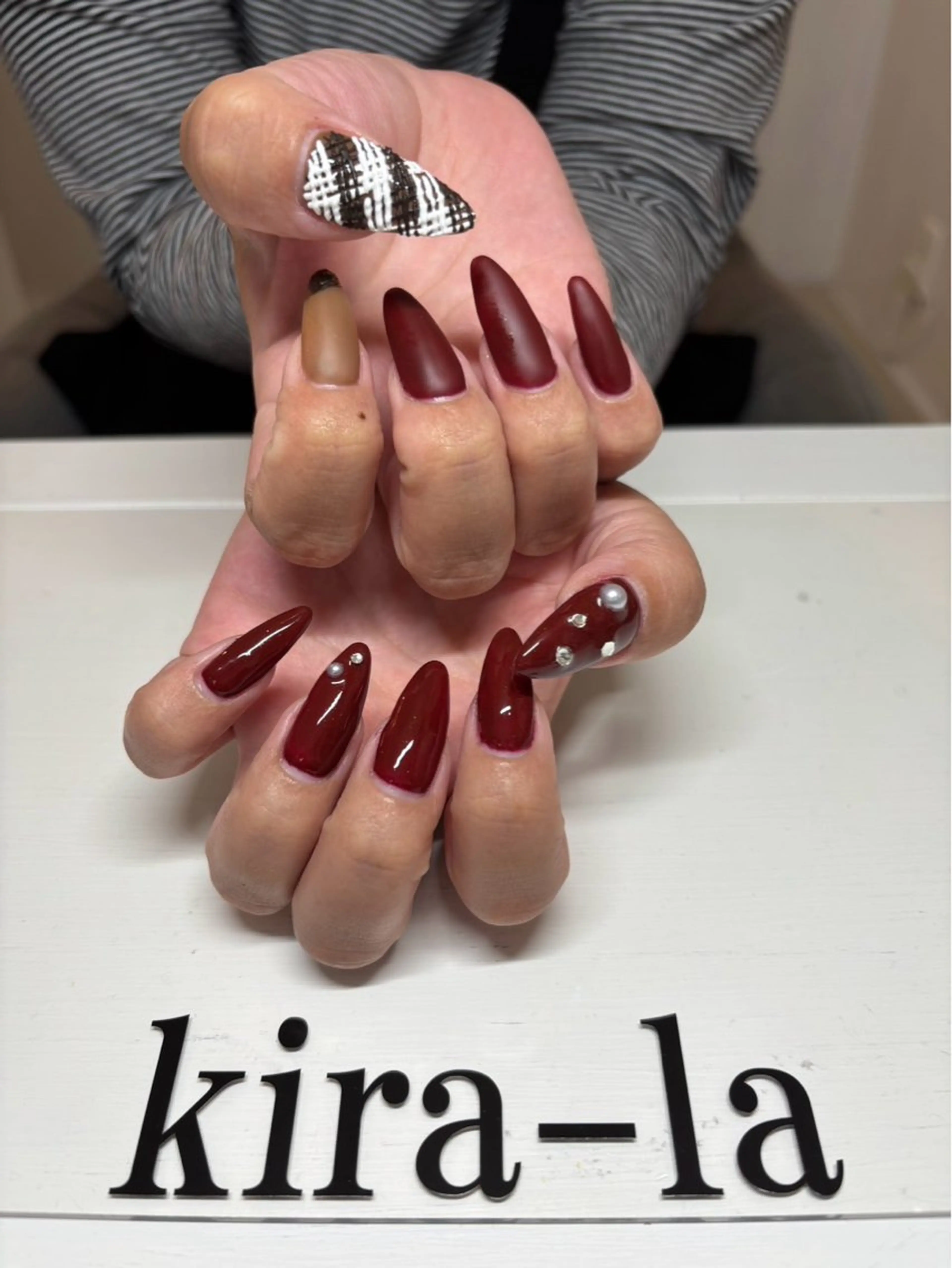 ネイル ボルドー マットネイル ストーンネイル kira-la キララ･:*..のネイルデザイン
