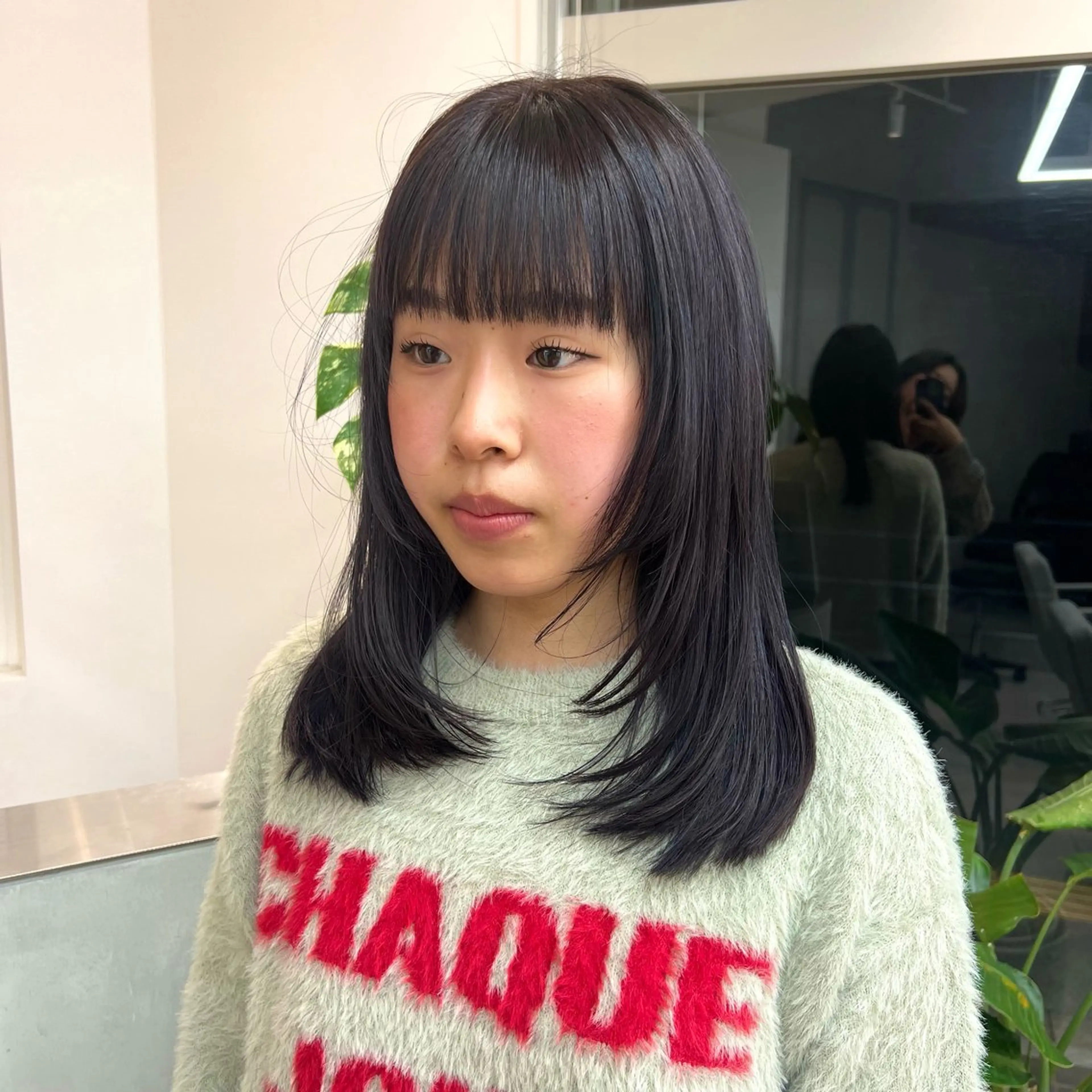 ミディアム カラー 小森聖奈 韓国風レイヤーカットのヘアスタイル