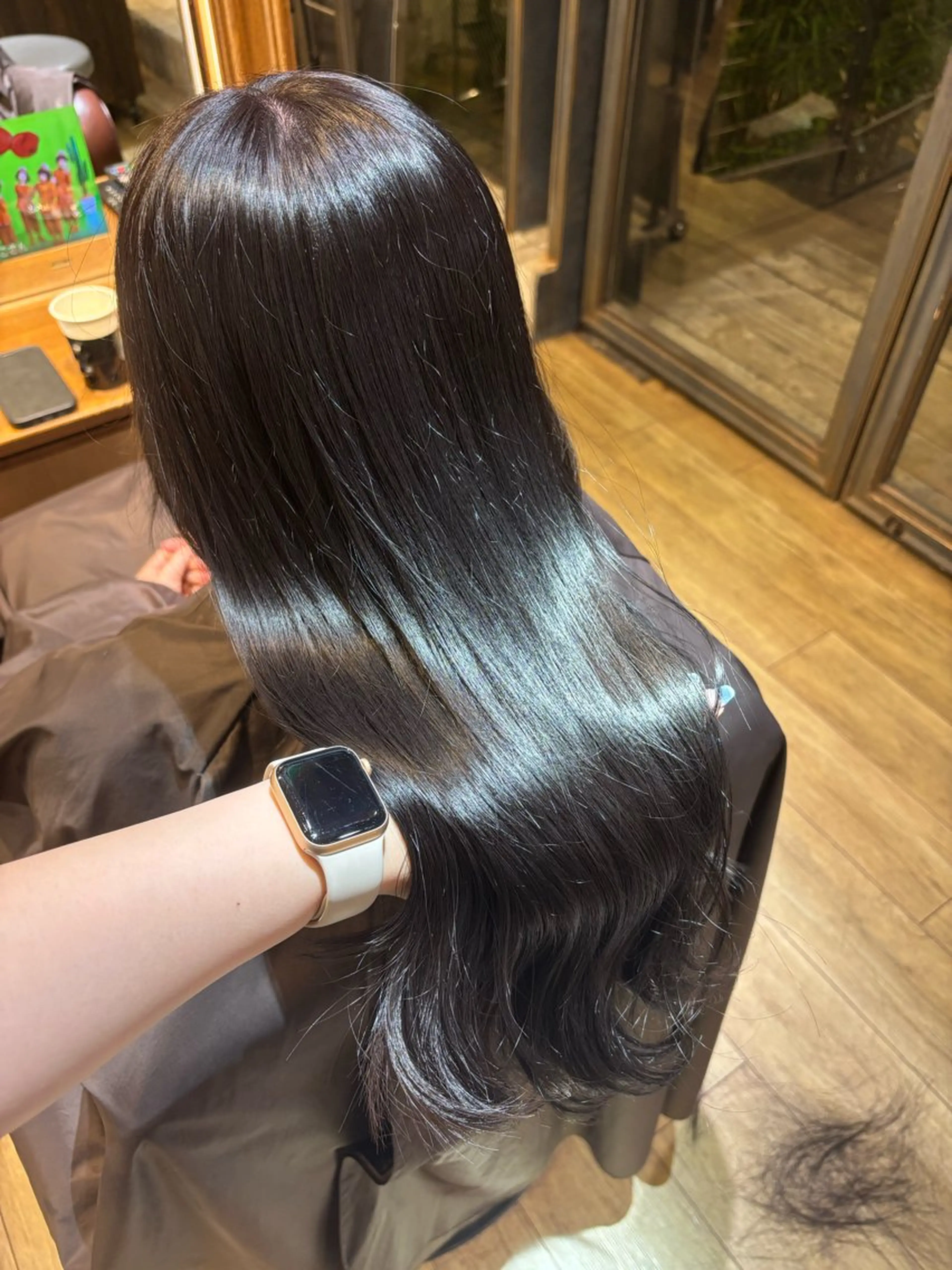ロング カット ヘアカラー 西 柚のヘアスタイル