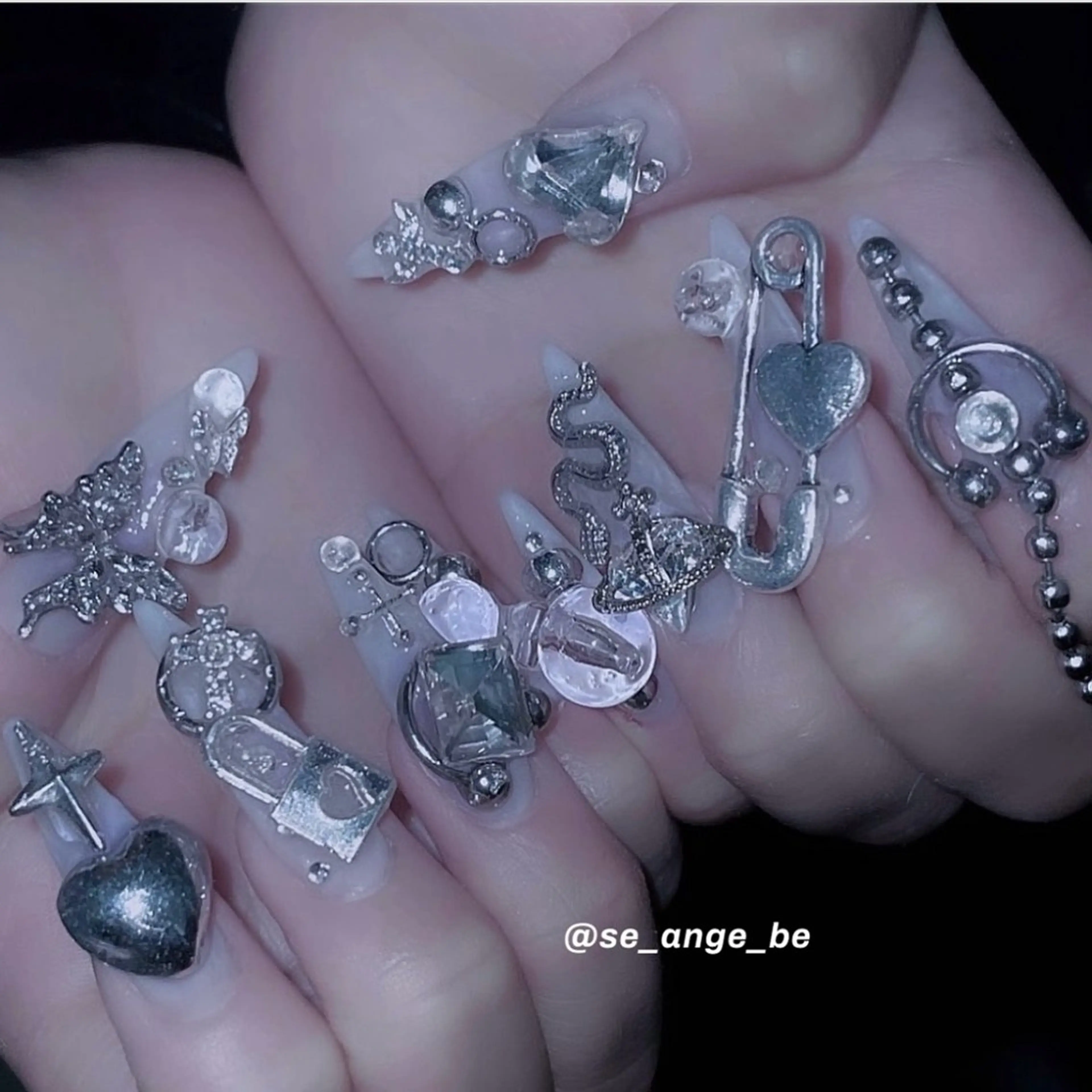 ネイル NOLIMIT.OSAKA所属・NOLIMIT Jr Nailistのネイルデザイン