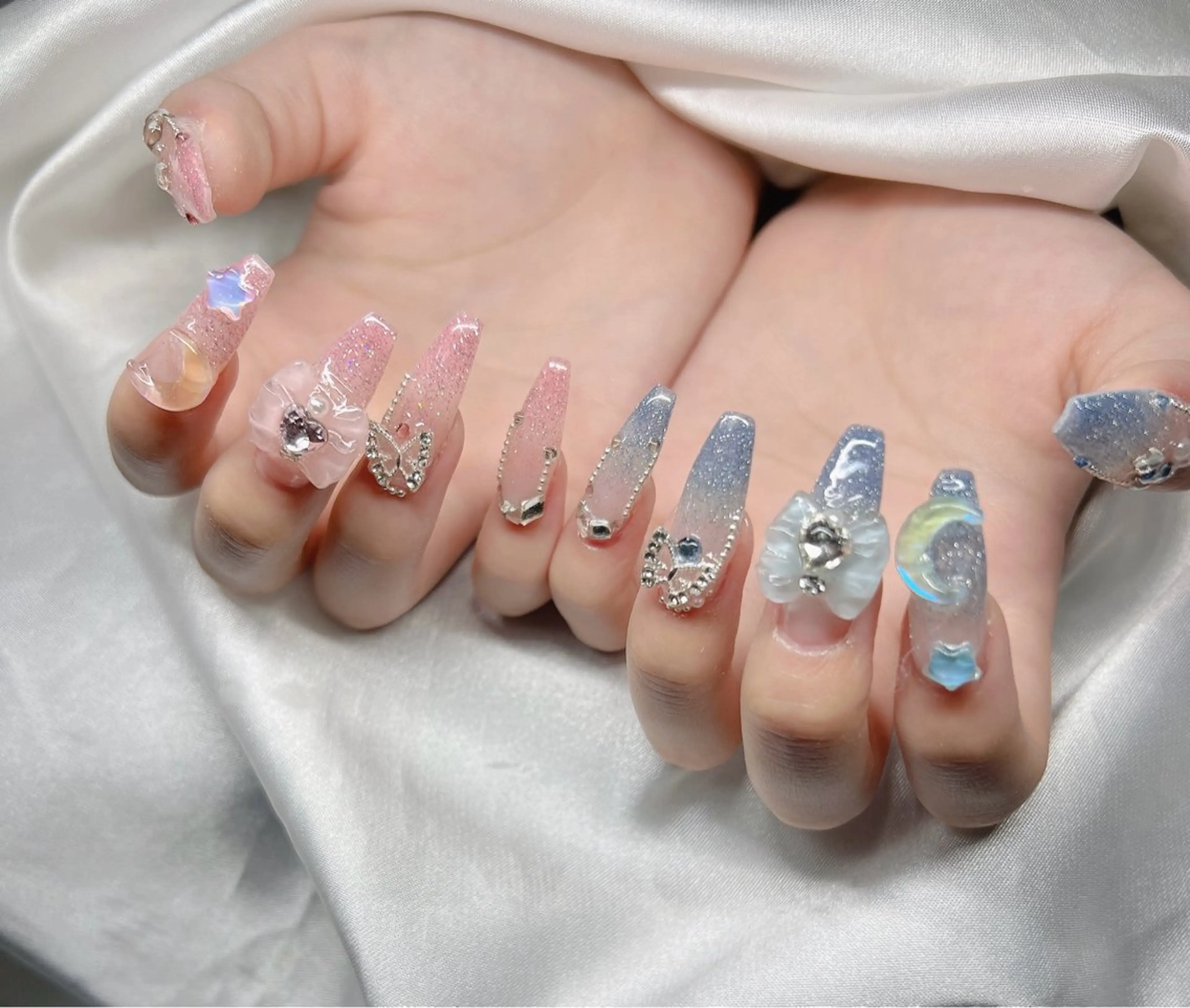 ネイル 長さ出し グラデーション 卒業式 キラキラネイル マグネットネイル ハンドネイル Lee Nailsのネイルデザイン