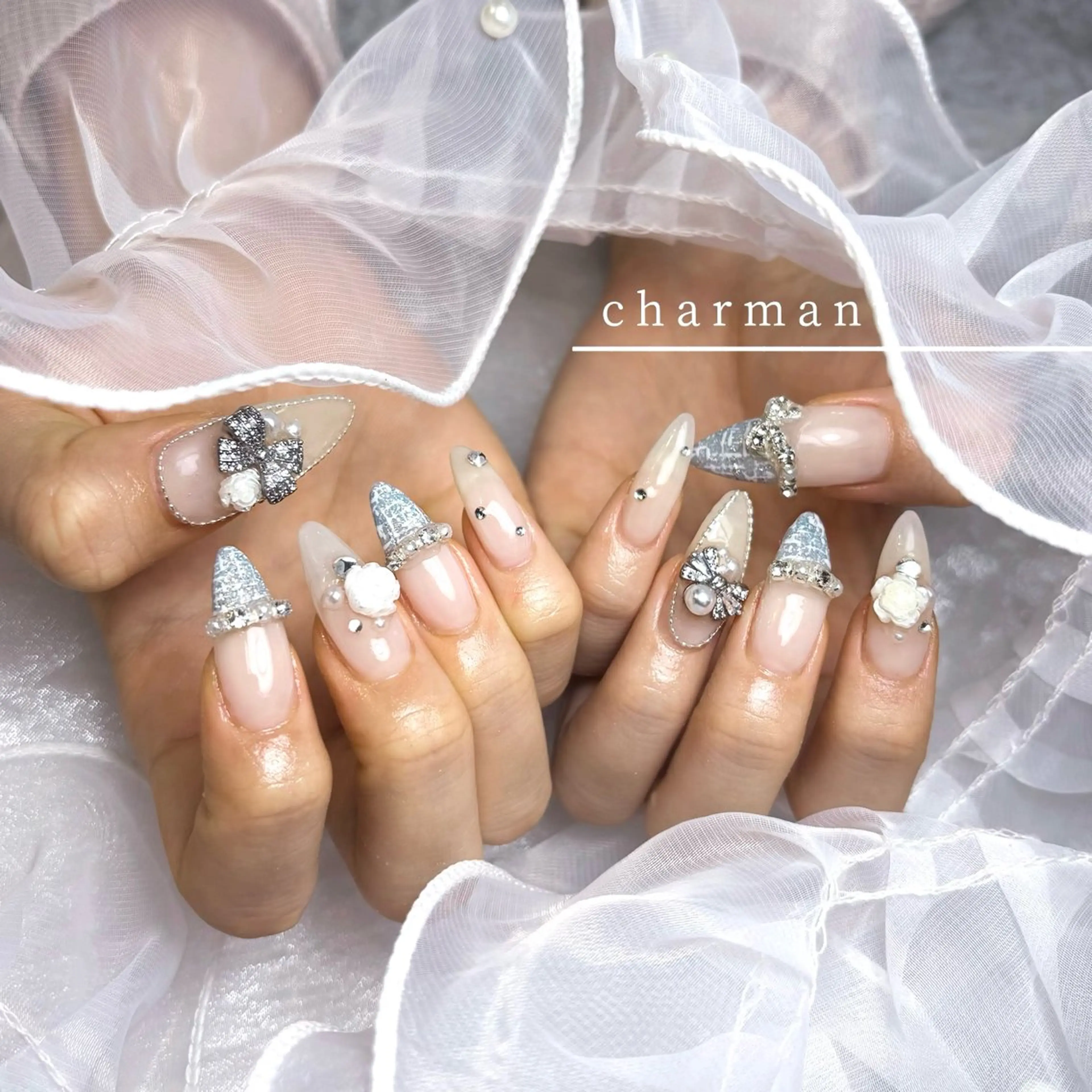 ネイル ブルー ホワイト ハンドネイル charmant momokaのネイルデザイン