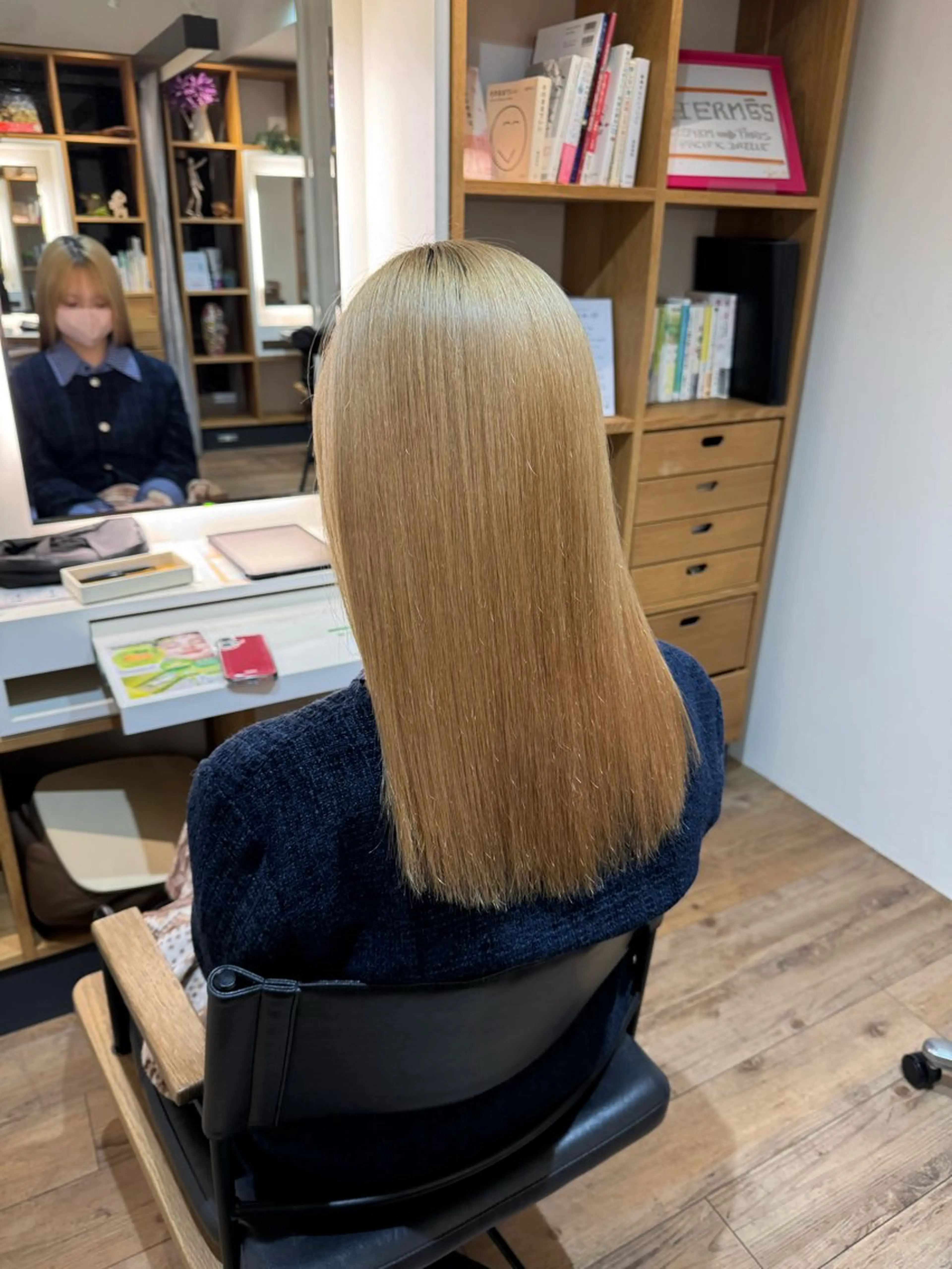 セミロング カット 縮毛矯正 トリートメント afloatkobe所属・美髪/髪質改善 川口凌弥のヘアスタイル