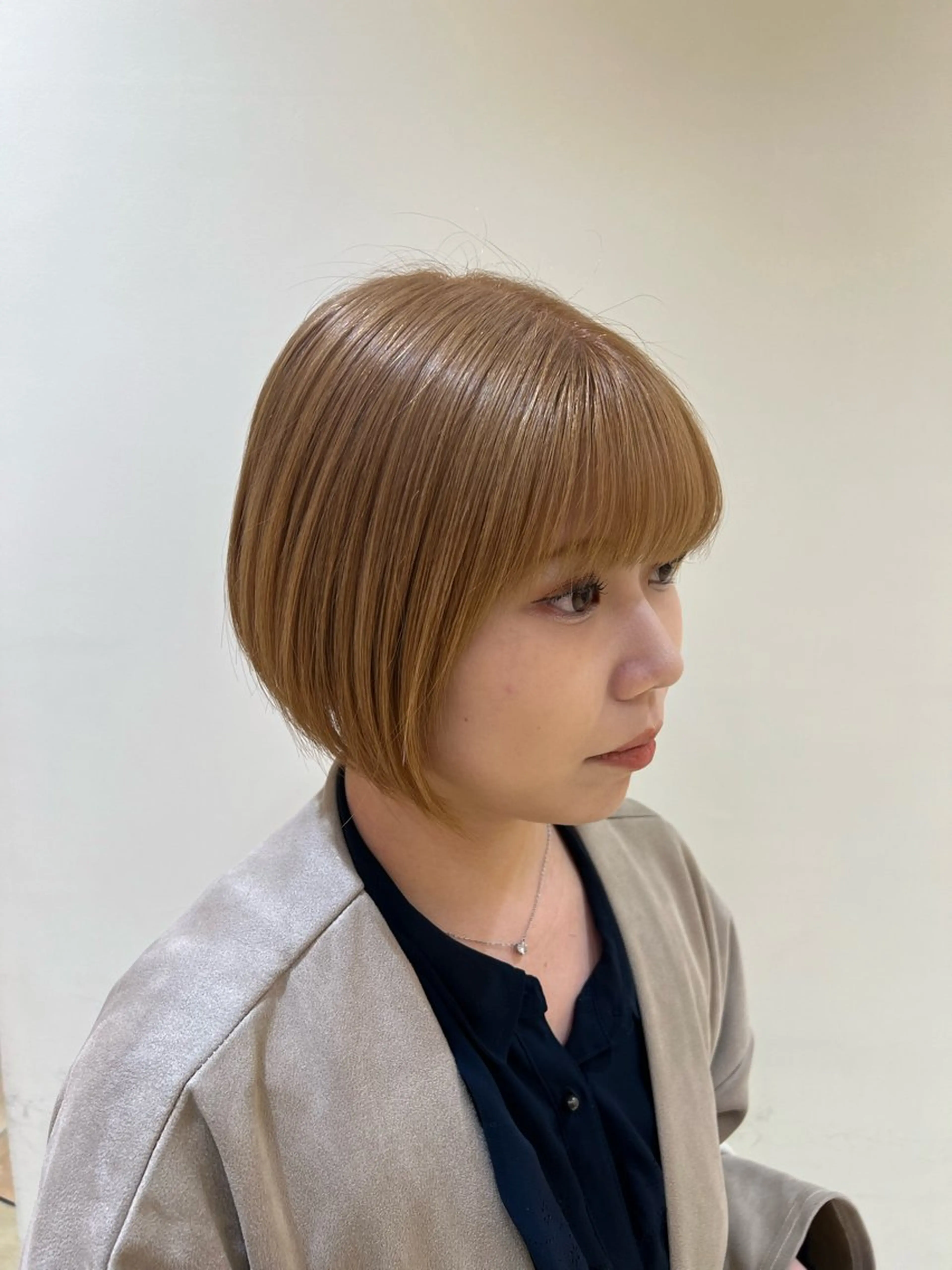 ショート カラー ベージュカラー 透明感カラー ダブルカラー カット ヘアカラー トリートメント 最高の髪質改善🩵 艶カラー 惠美のヘアスタイル