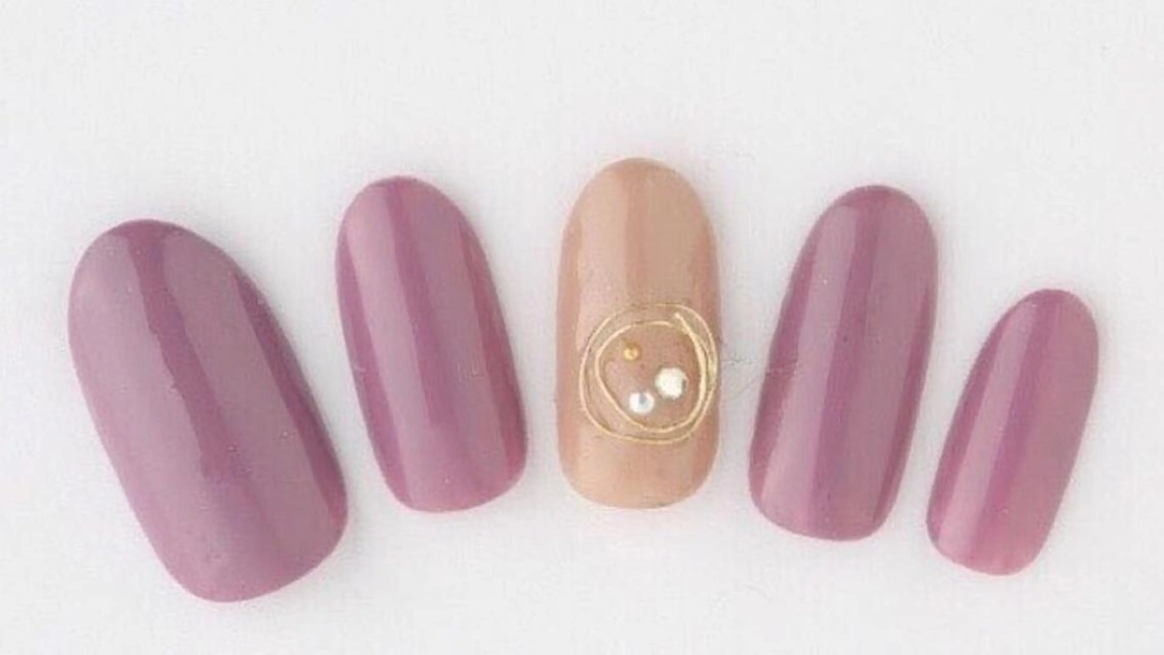 ネイル サロンR所属・岡田 美保のネイルデザイン